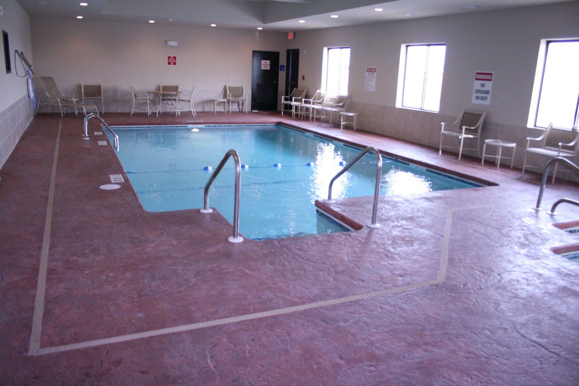 Holiday Inn Express Hotel & Suites Pratt