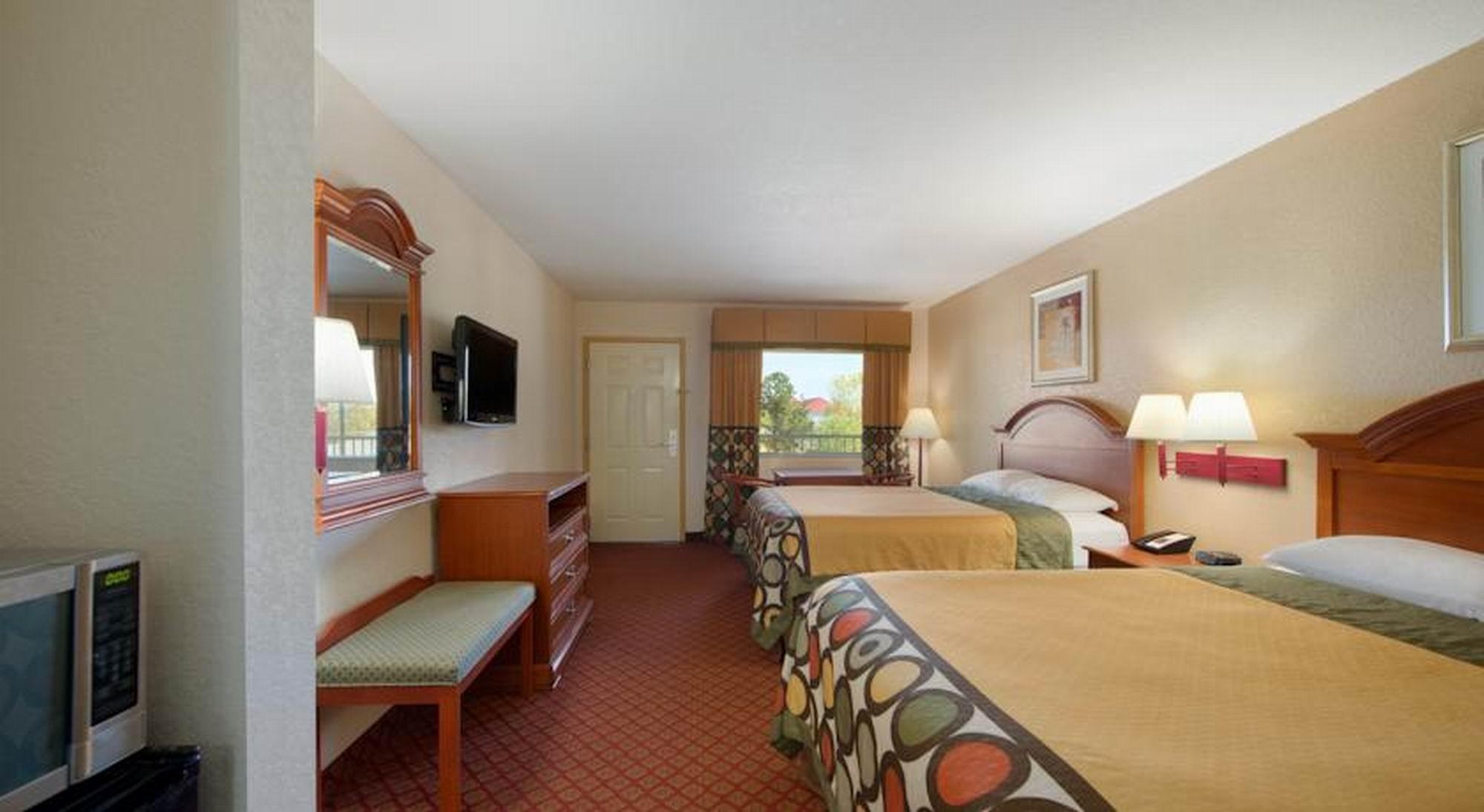 OYO Hotel Pratt KS Route 400