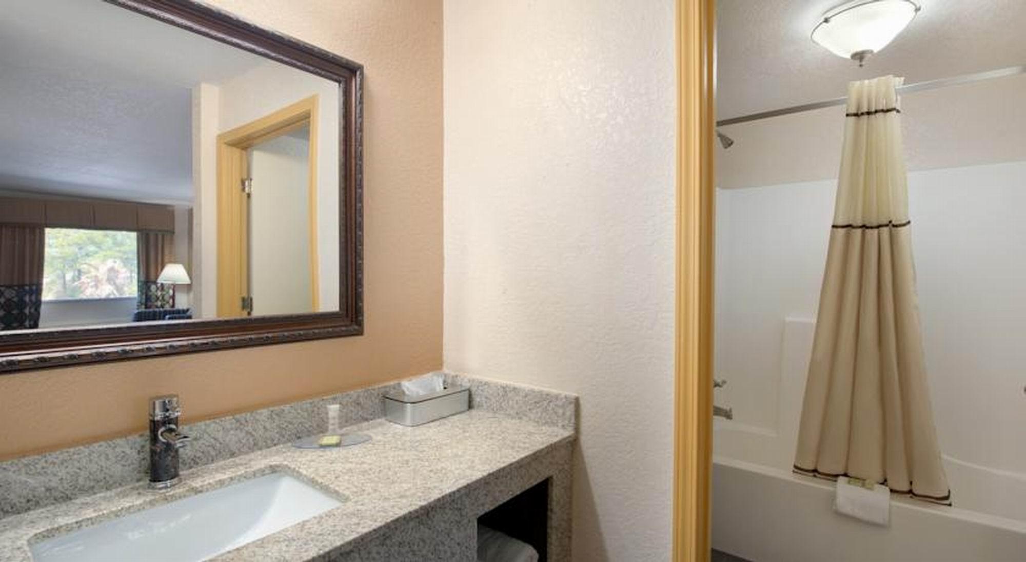 OYO Hotel Pratt KS Route 400