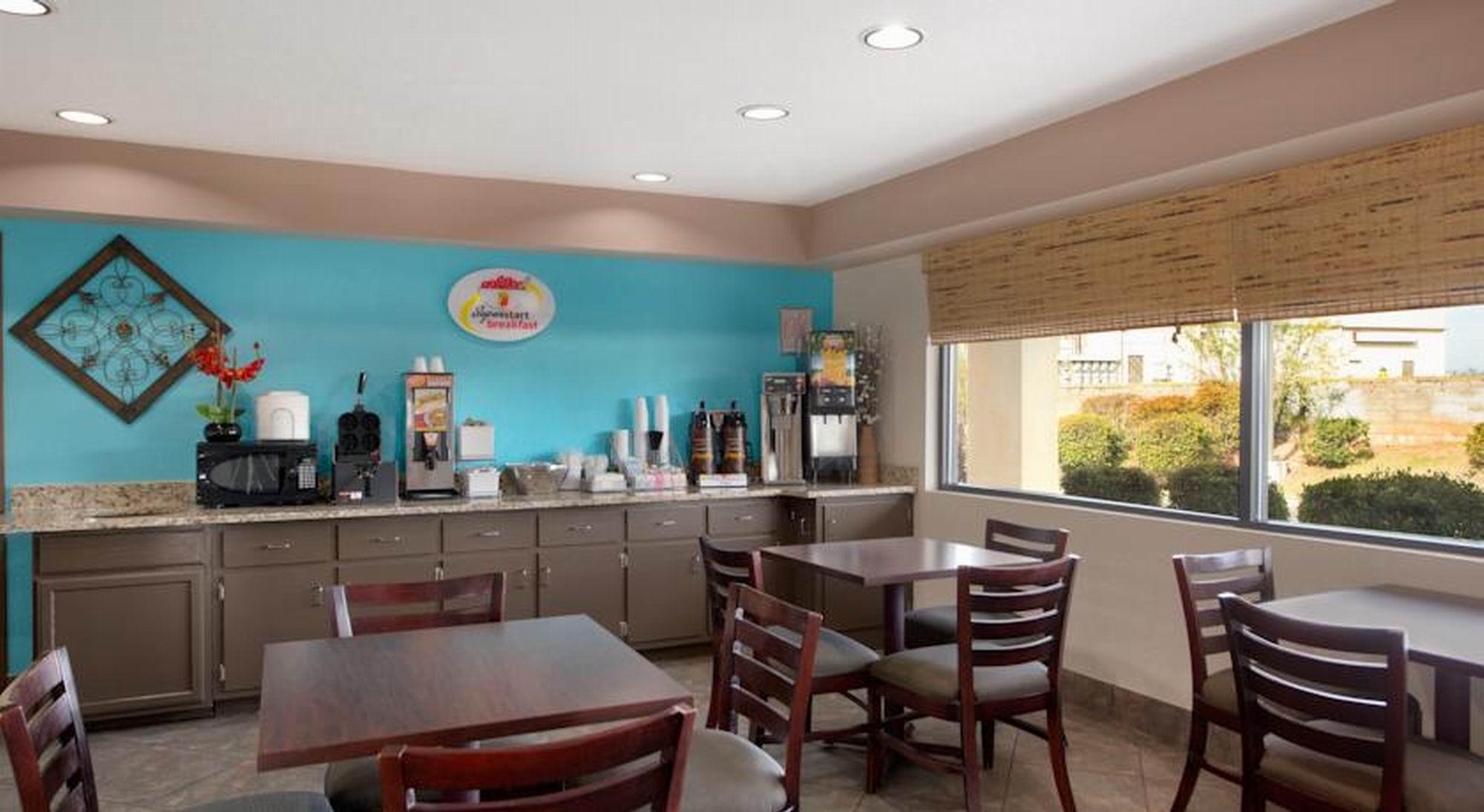 OYO Hotel Pratt KS Route 400