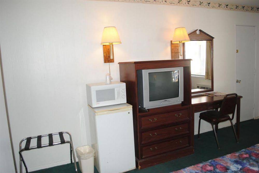 Ambassy Motel Salina
