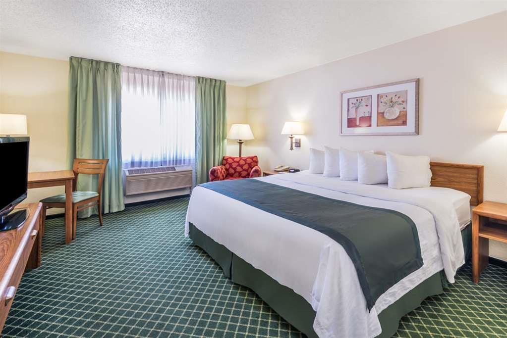 Baymont by Wyndham Salina
