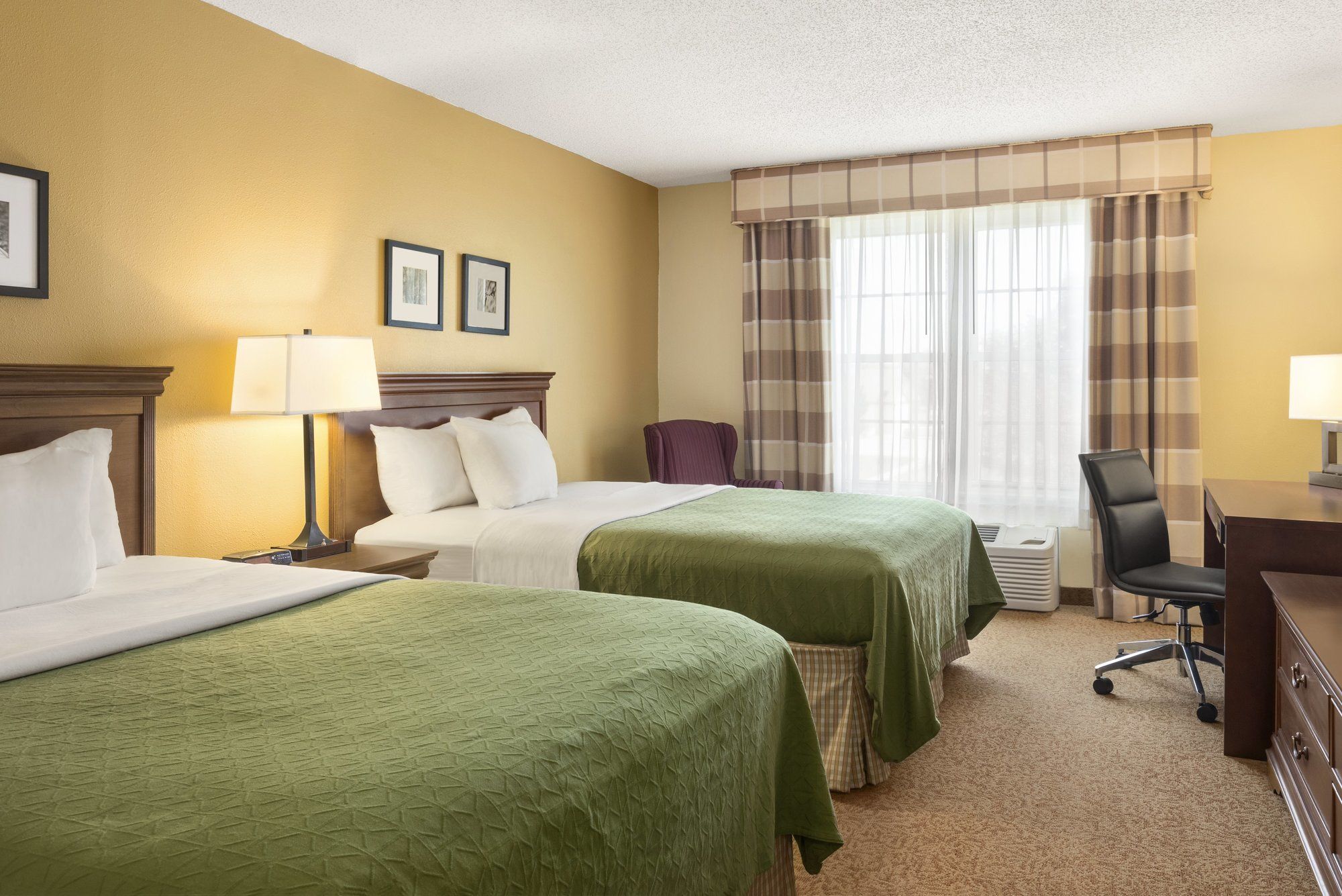 Country Inn & Suites by Radisson, Salina, KS