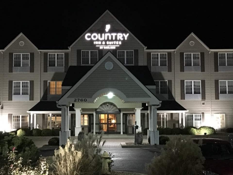 Country Inn & Suites by Radisson, Salina, KS