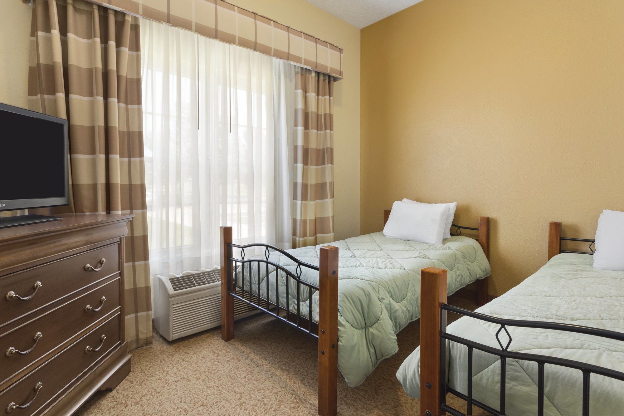 Country Inn & Suites by Radisson, Salina, KS
