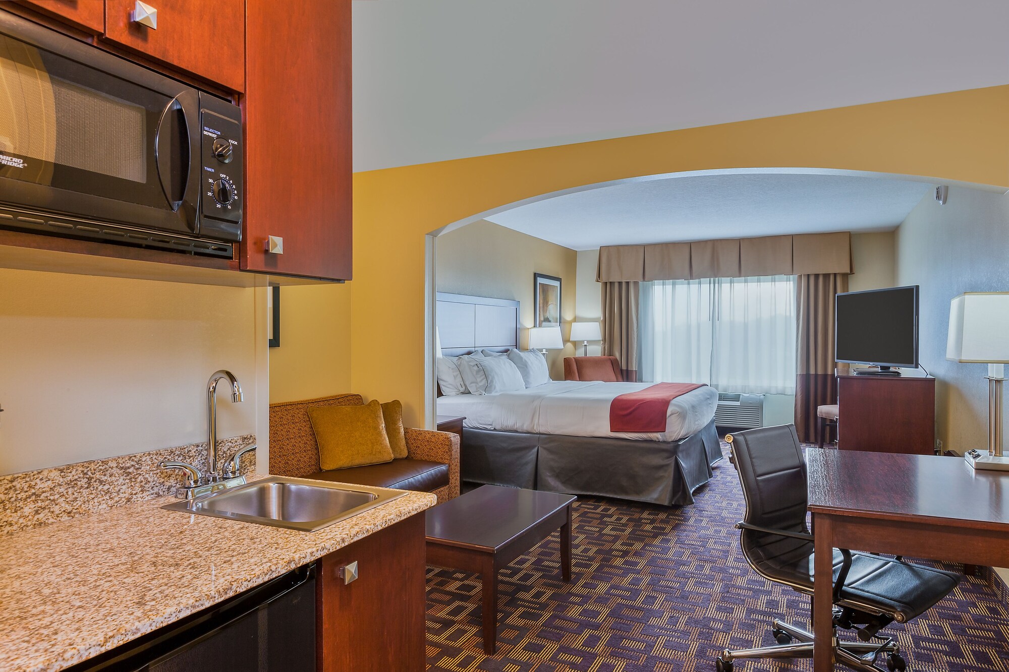 Holiday Inn Express & Suites Salina