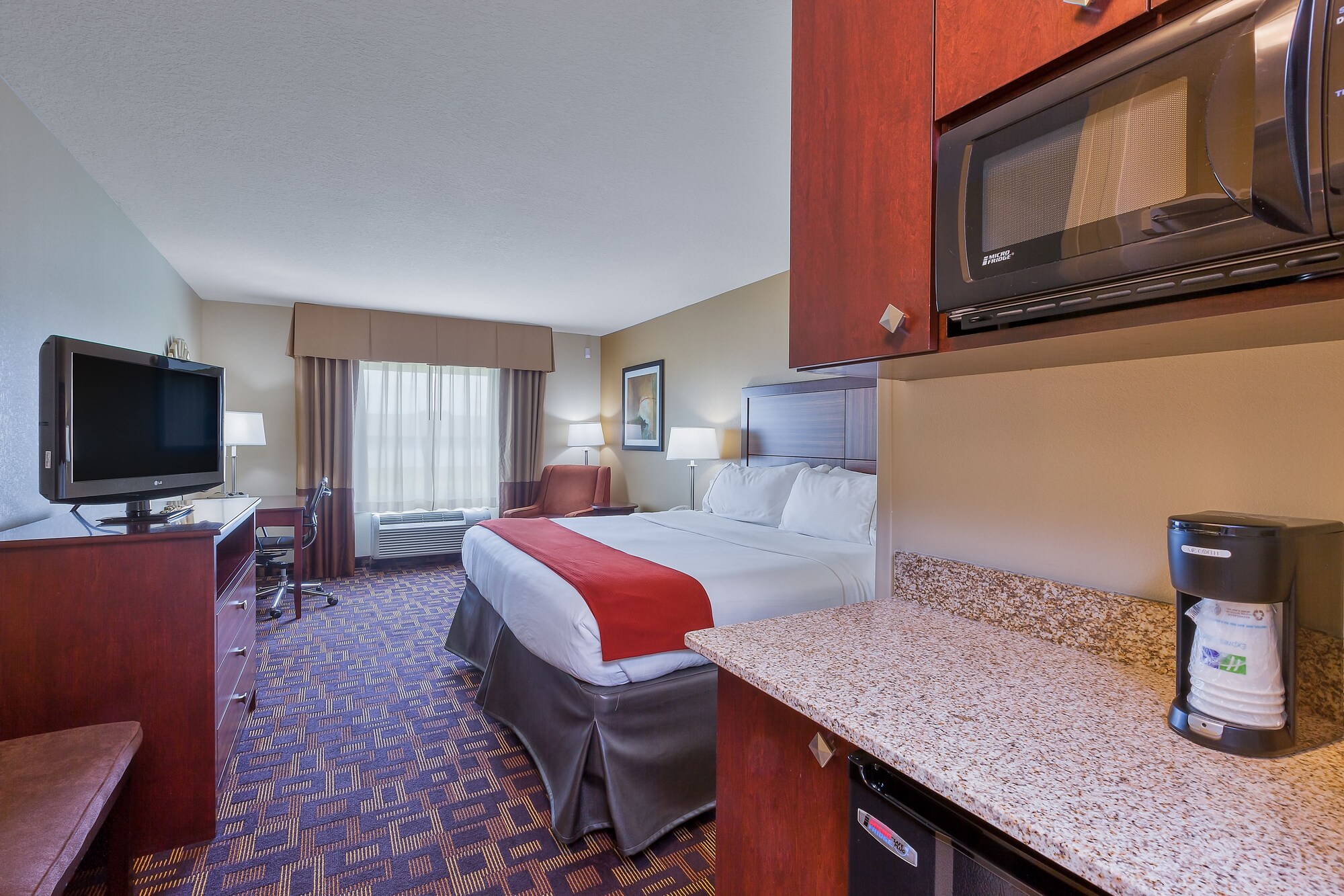Holiday Inn Express & Suites Salina