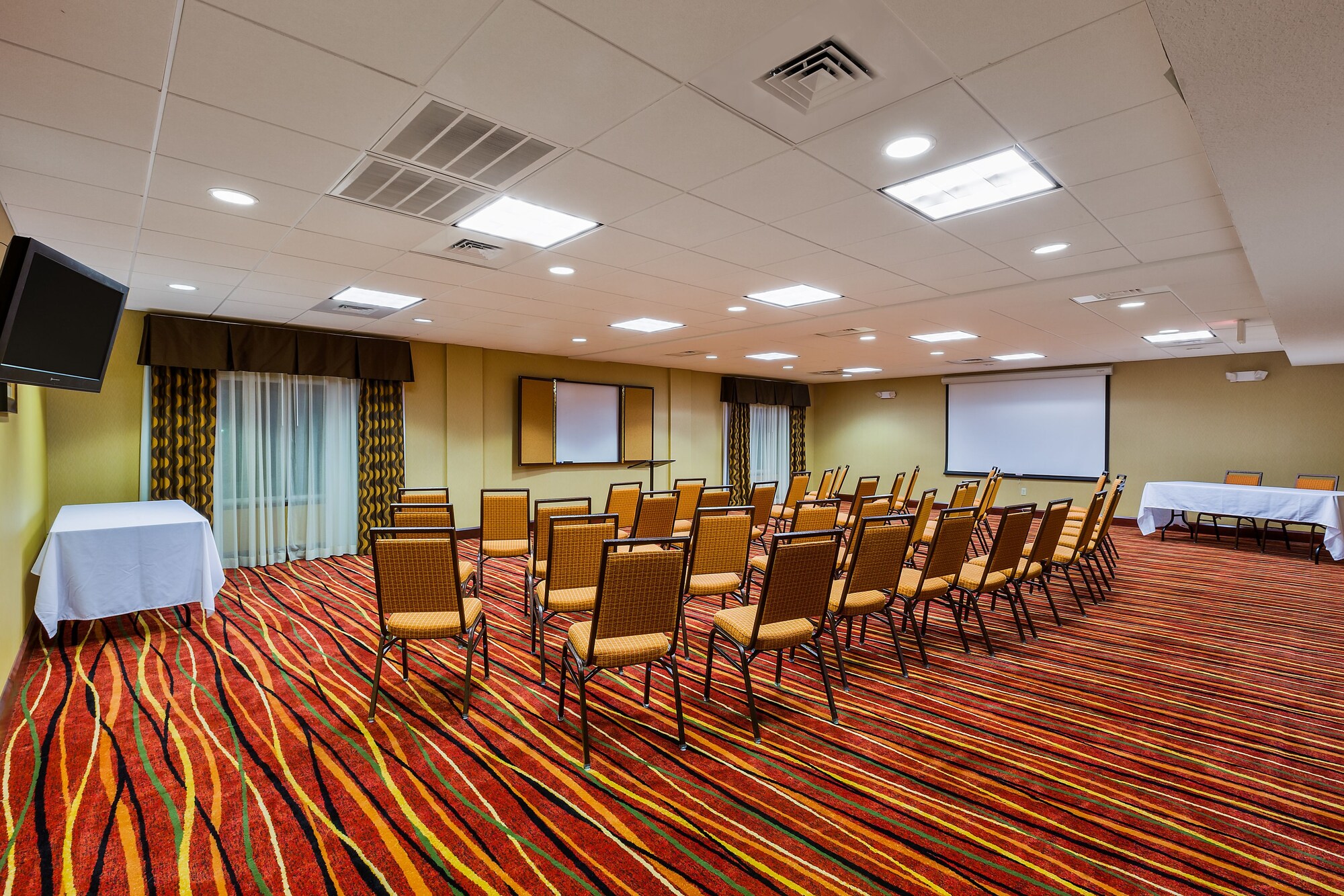 Holiday Inn Express & Suites Salina