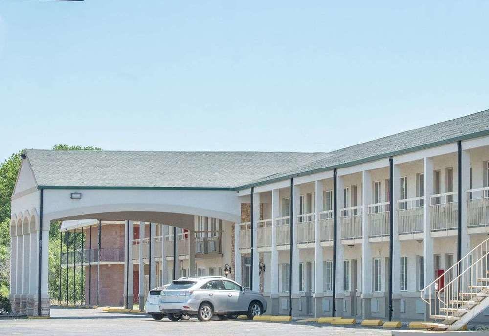 Red Carpet Inn and Suites Salina
