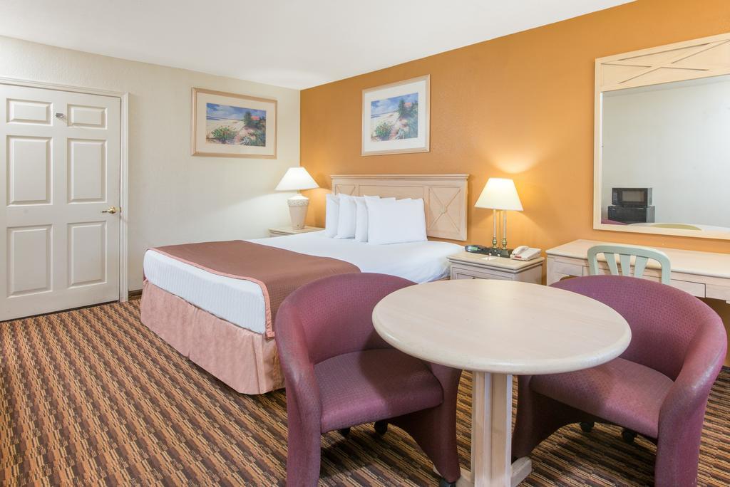 Red Carpet Inn and Suites Salina