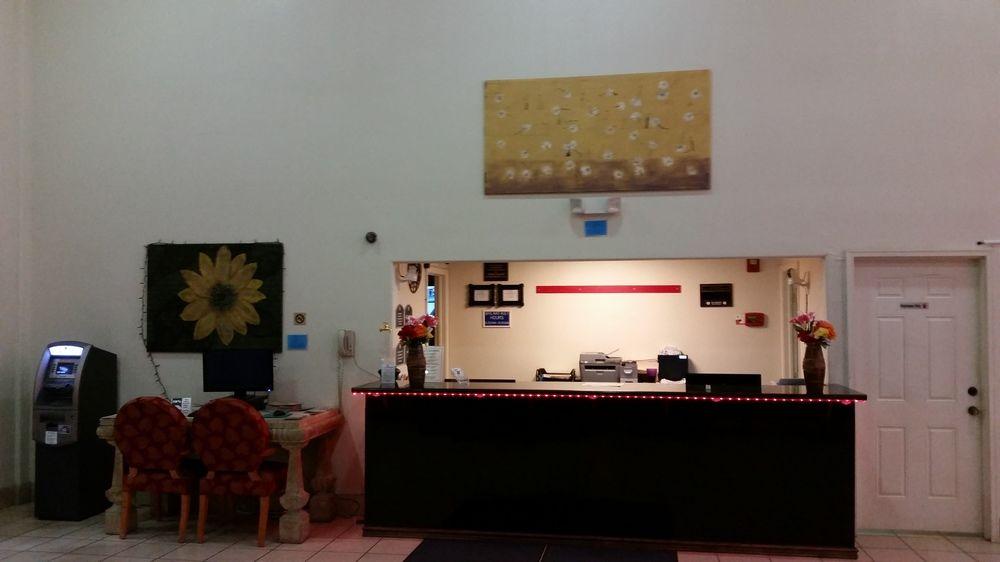 Red Carpet Inn and Suites Salina