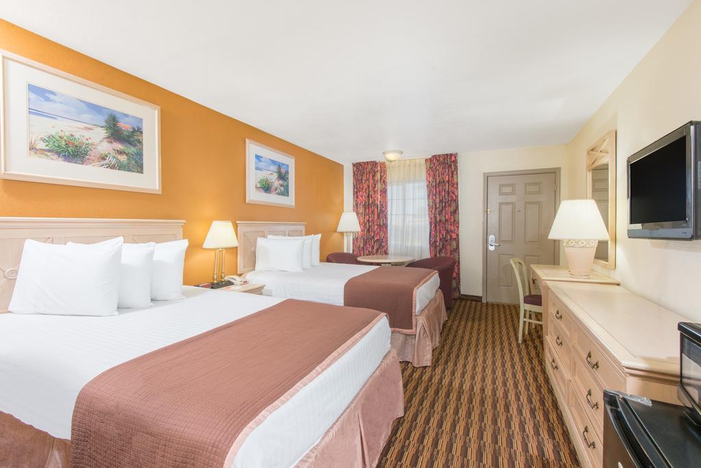 Red Carpet Inn and Suites Salina