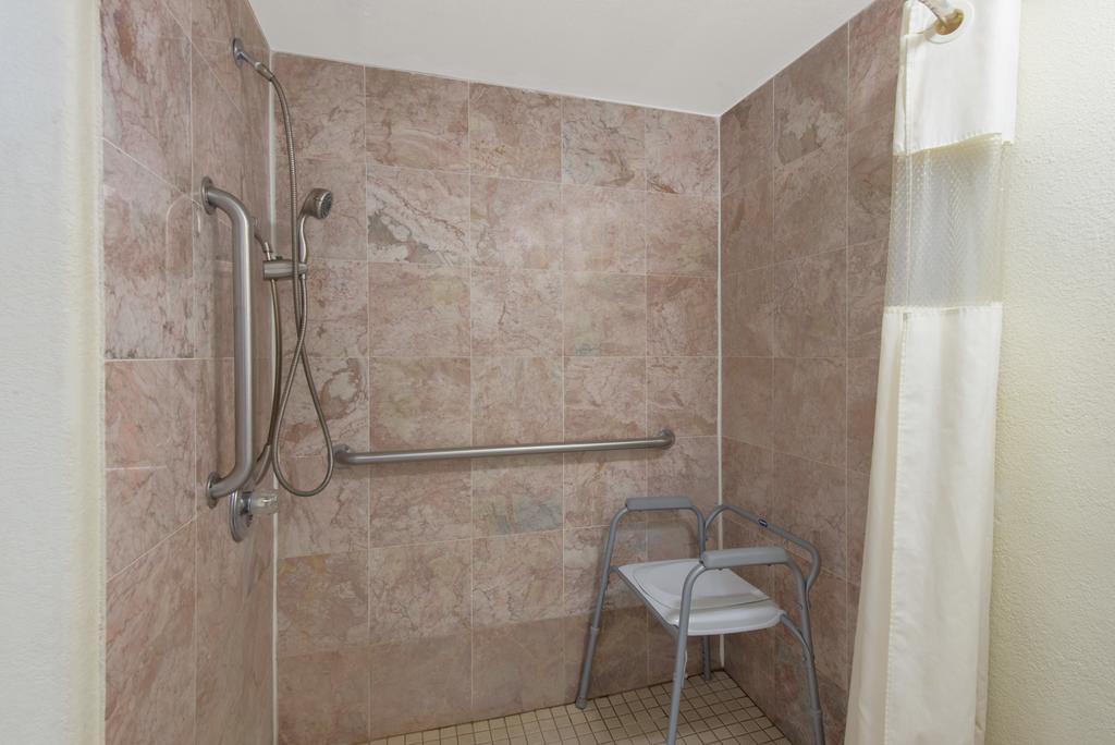 Red Carpet Inn and Suites Salina