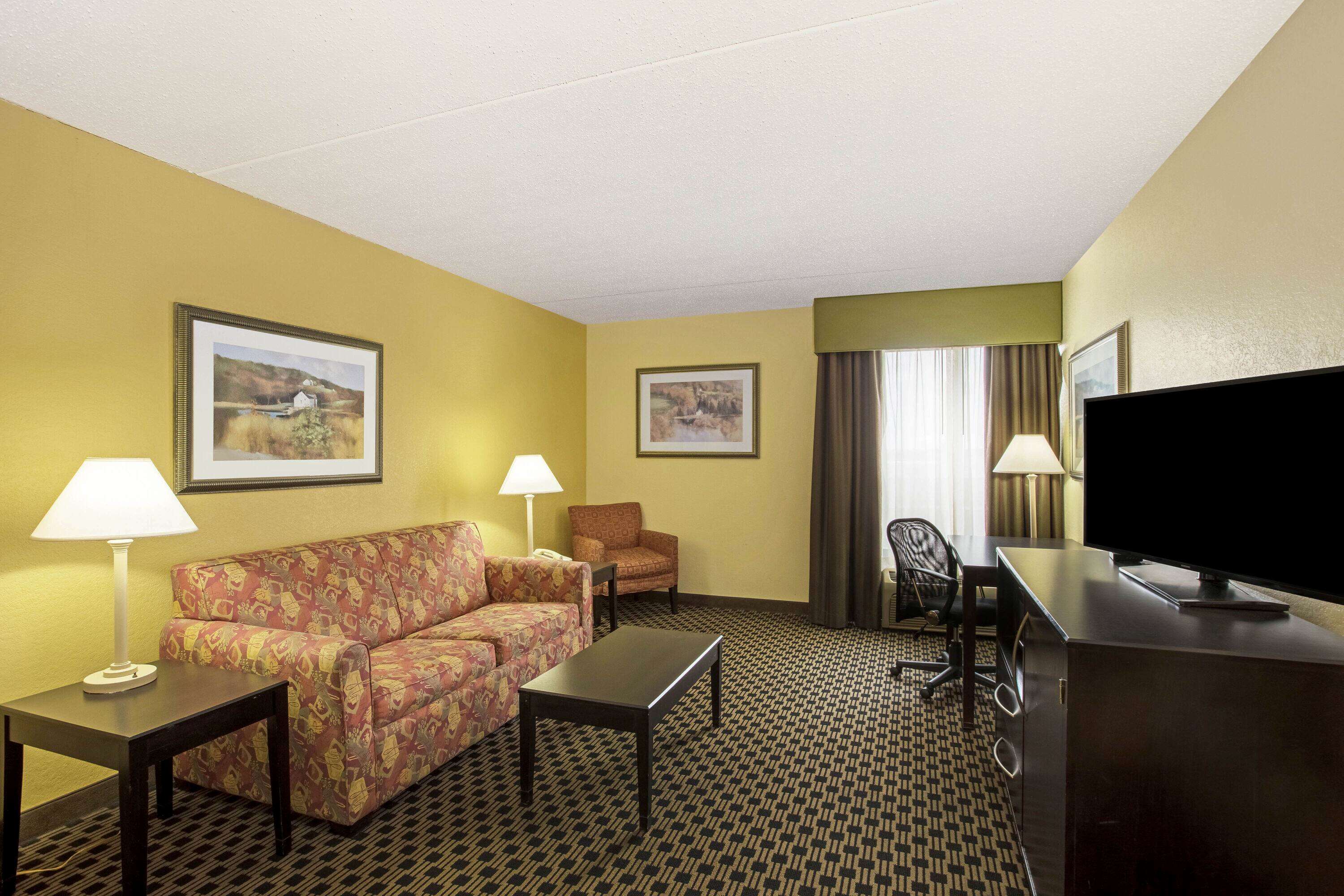 La Quinta Inn & Suites by Wyndham Salina