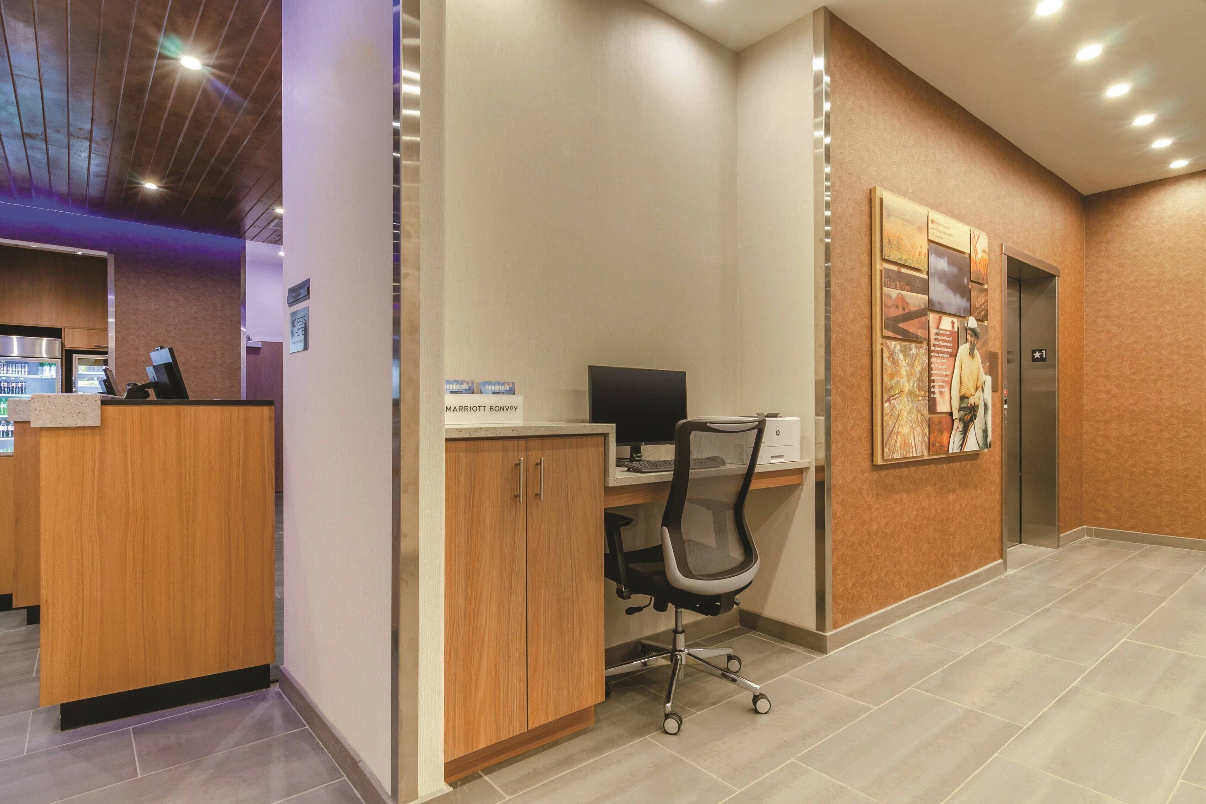 Fairfield Inn & Suites Kansas City Shawnee