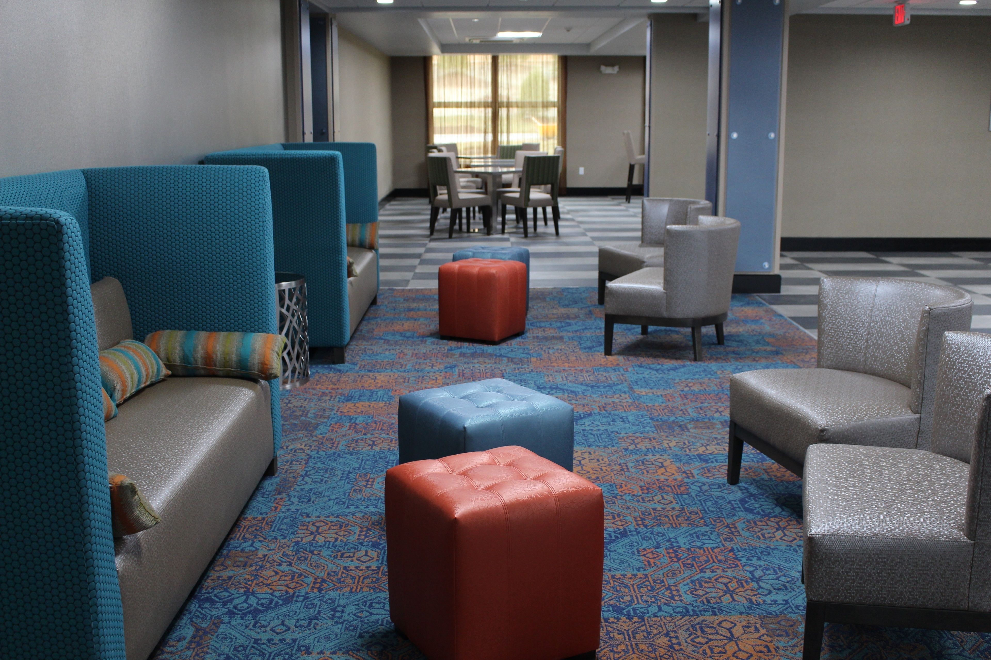 Holiday Inn Express & Suites Shawnee Kansas City West