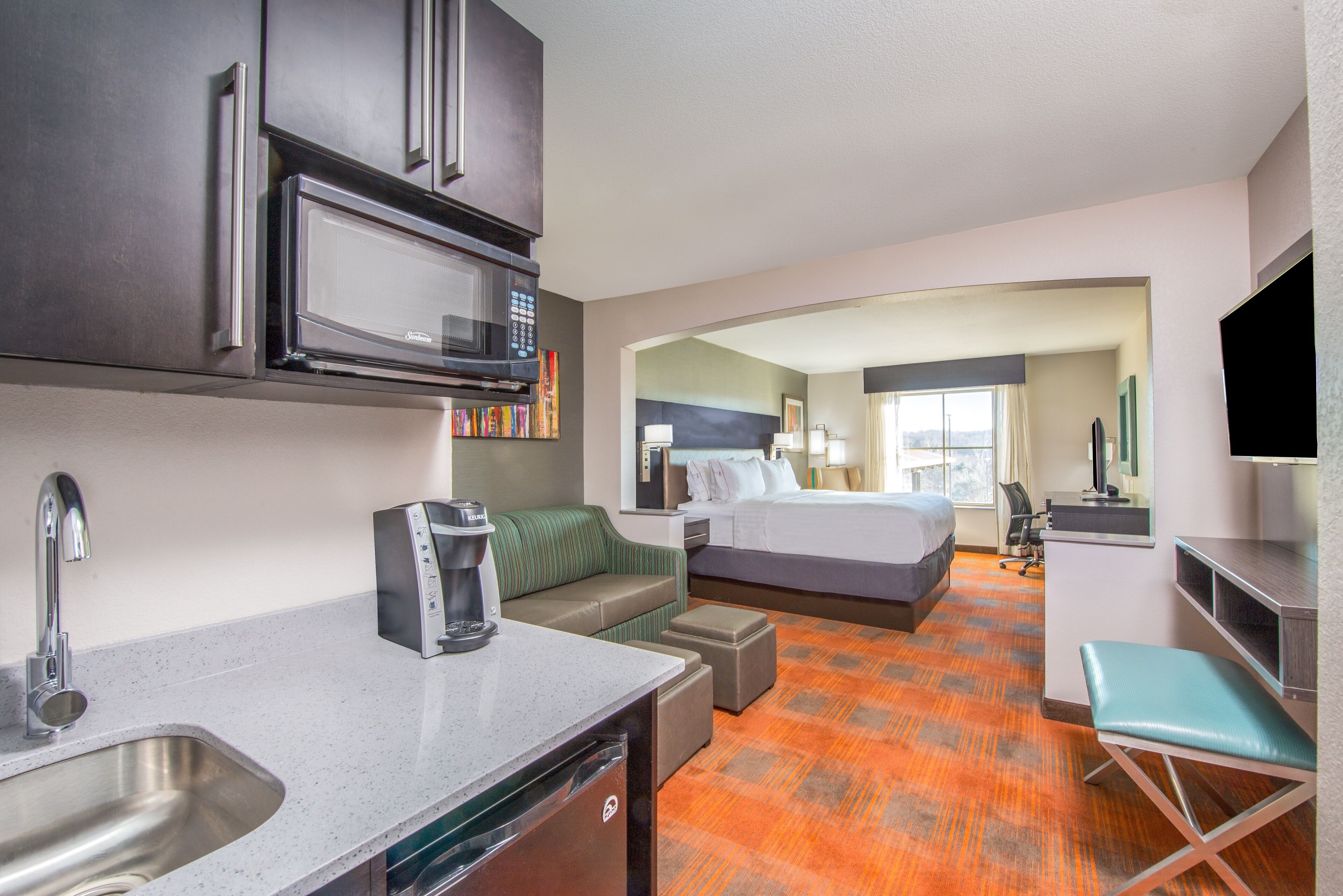 Holiday Inn Express & Suites Shawnee Kansas City West