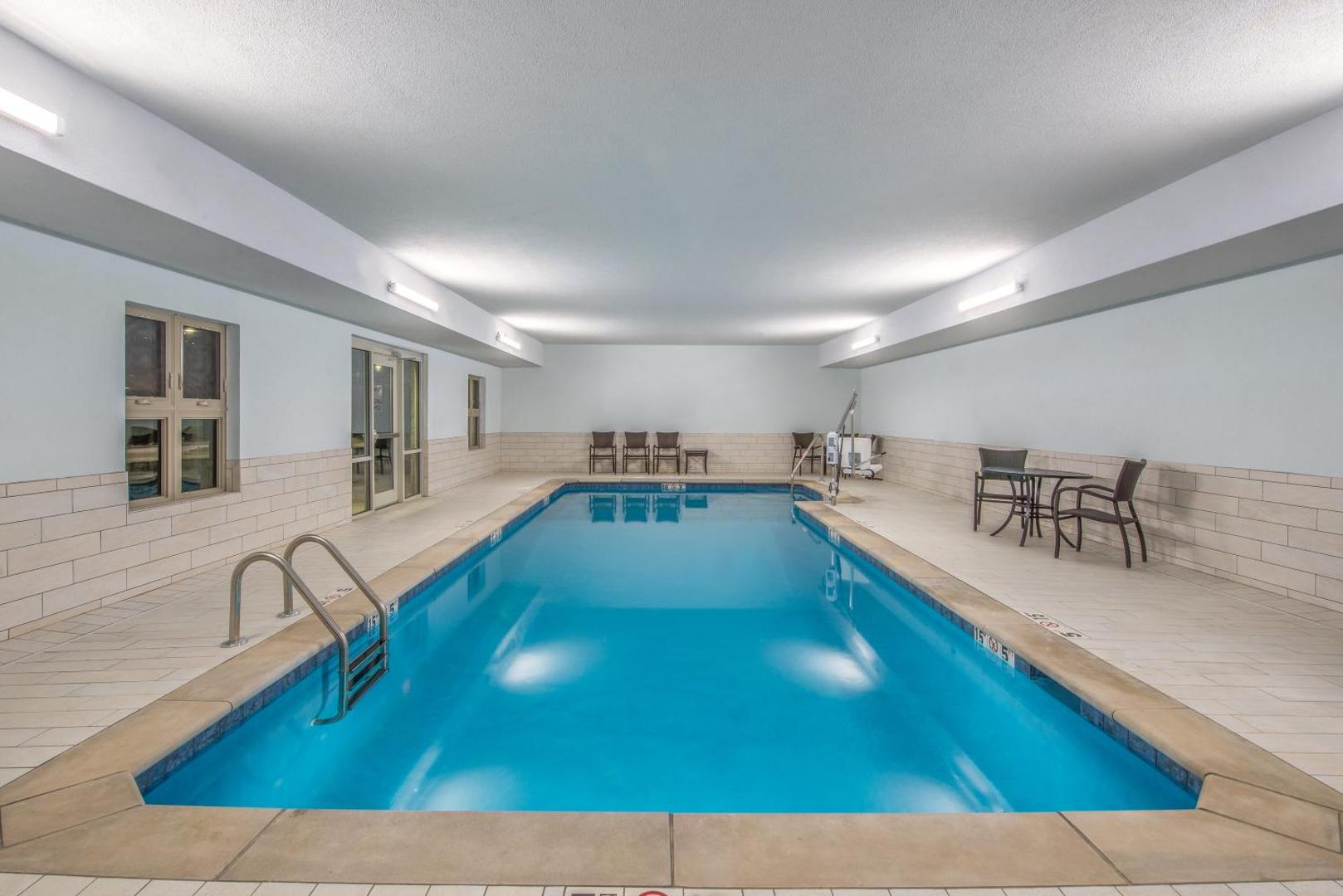 Holiday Inn Express & Suites Shawnee Kansas City West