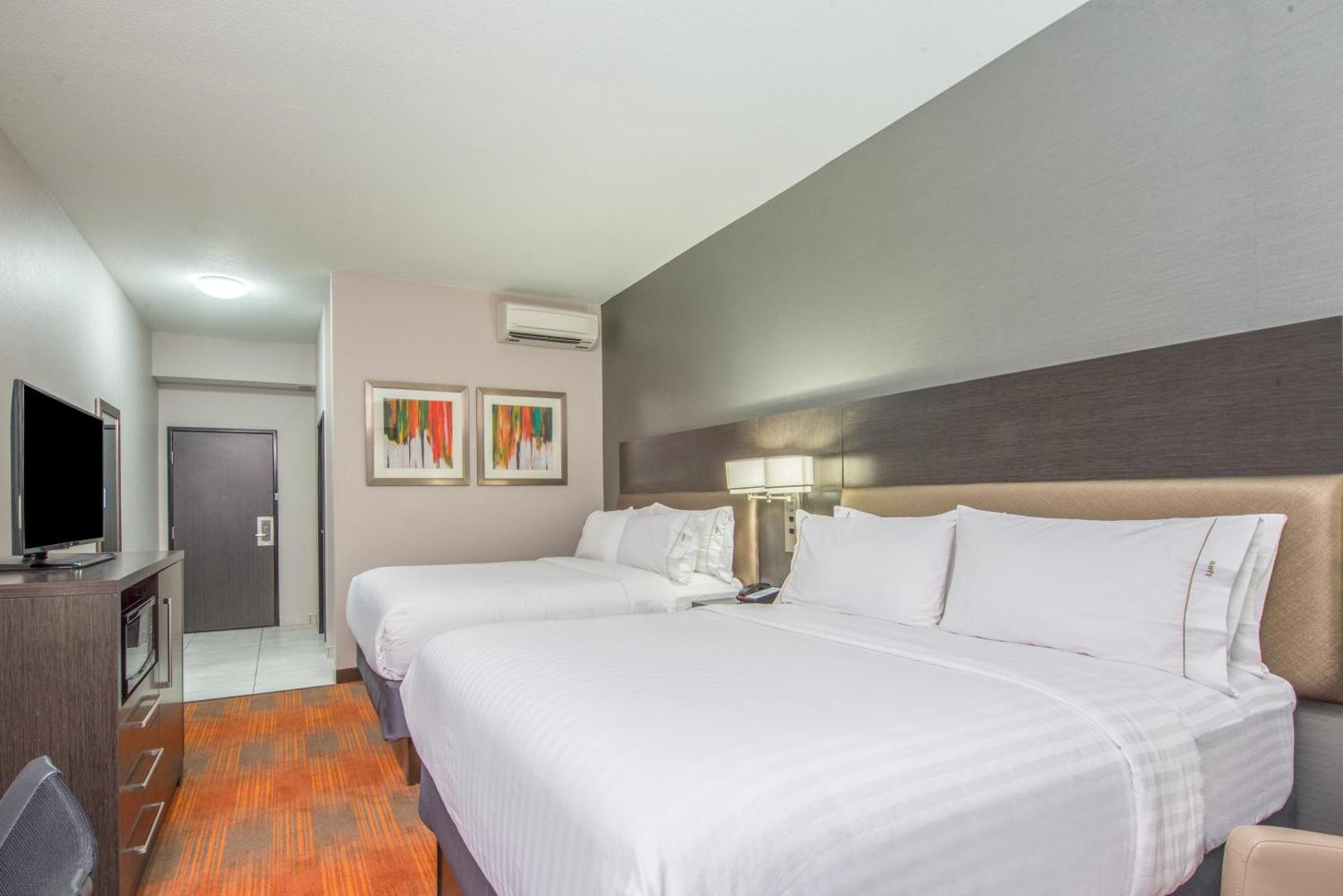 Holiday Inn Express & Suites Shawnee Kansas City West