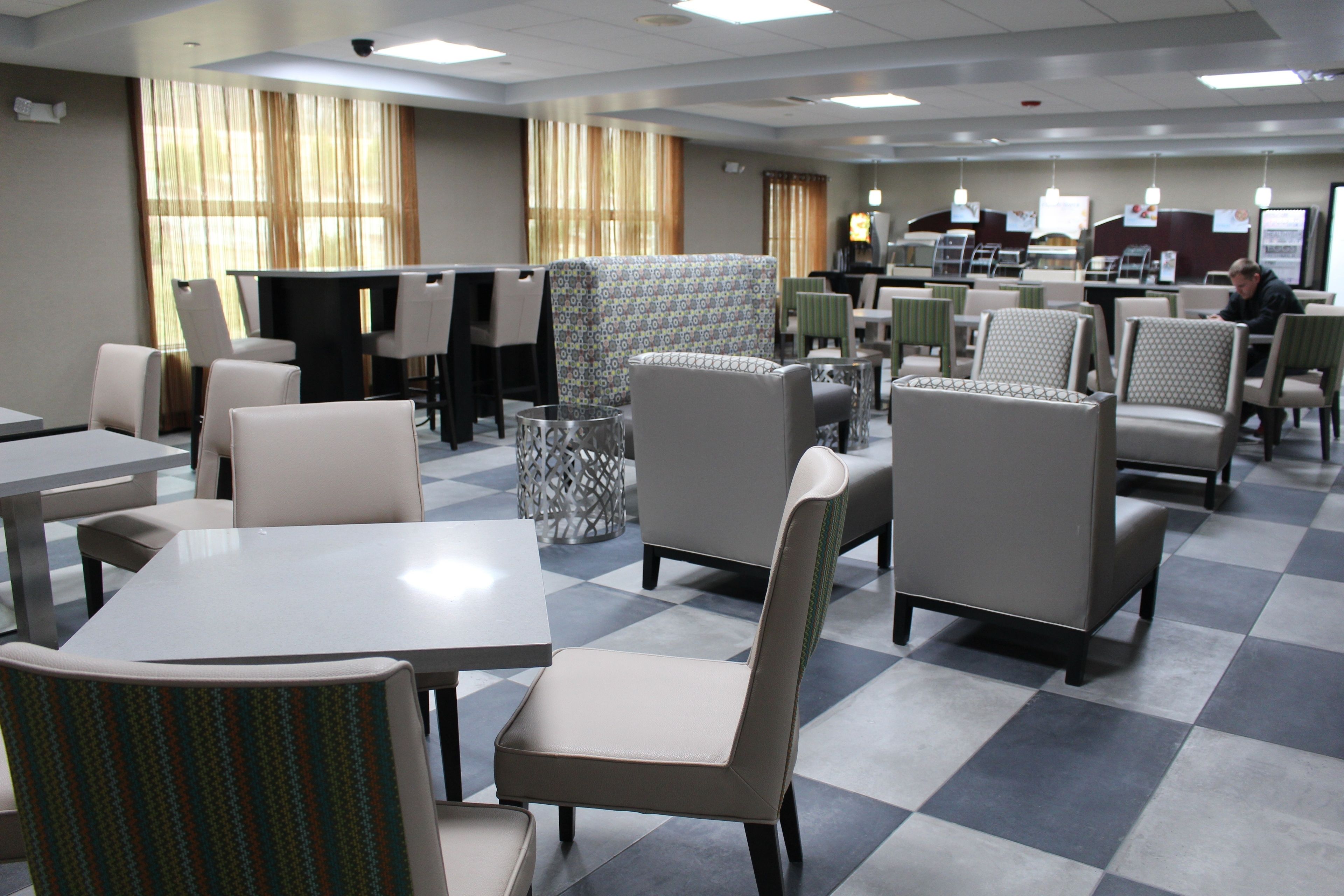 Holiday Inn Express & Suites Shawnee Kansas City West