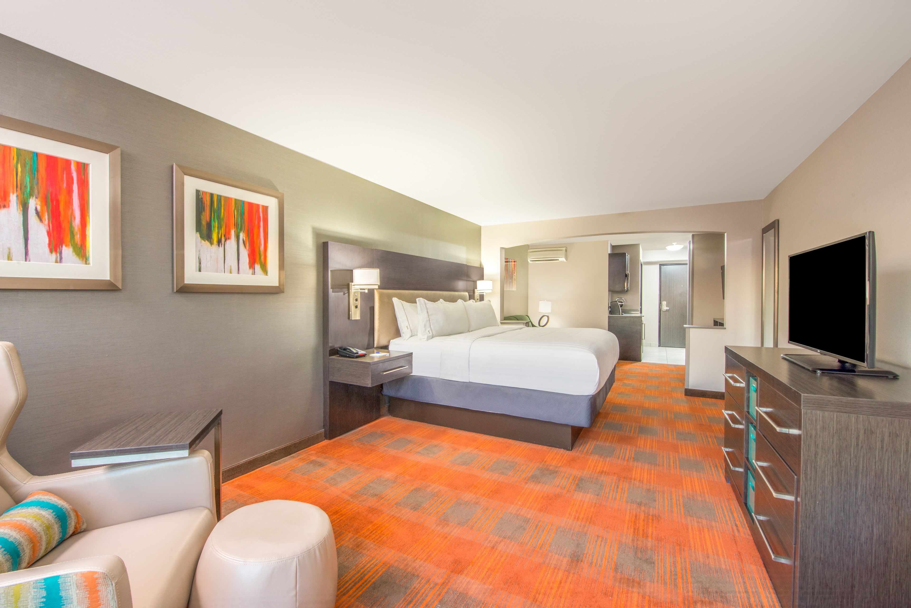 Holiday Inn Express & Suites Shawnee Kansas City West