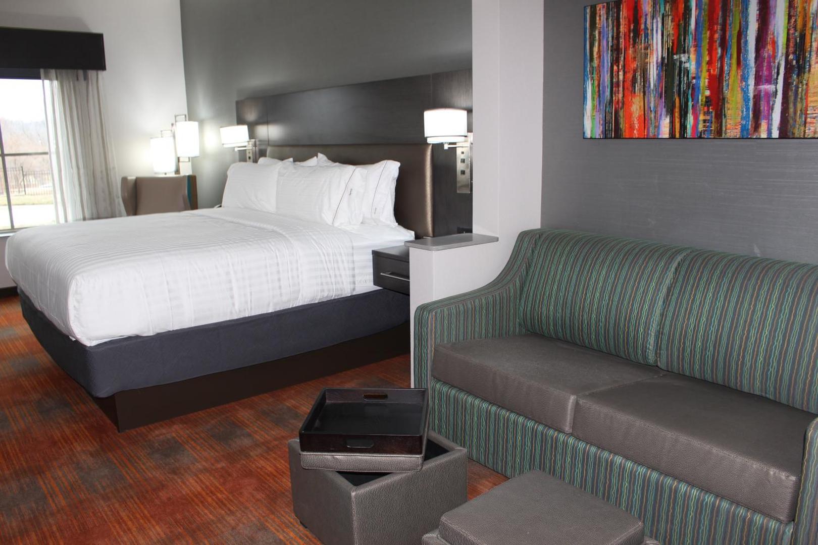 Holiday Inn Express & Suites Shawnee Kansas City West