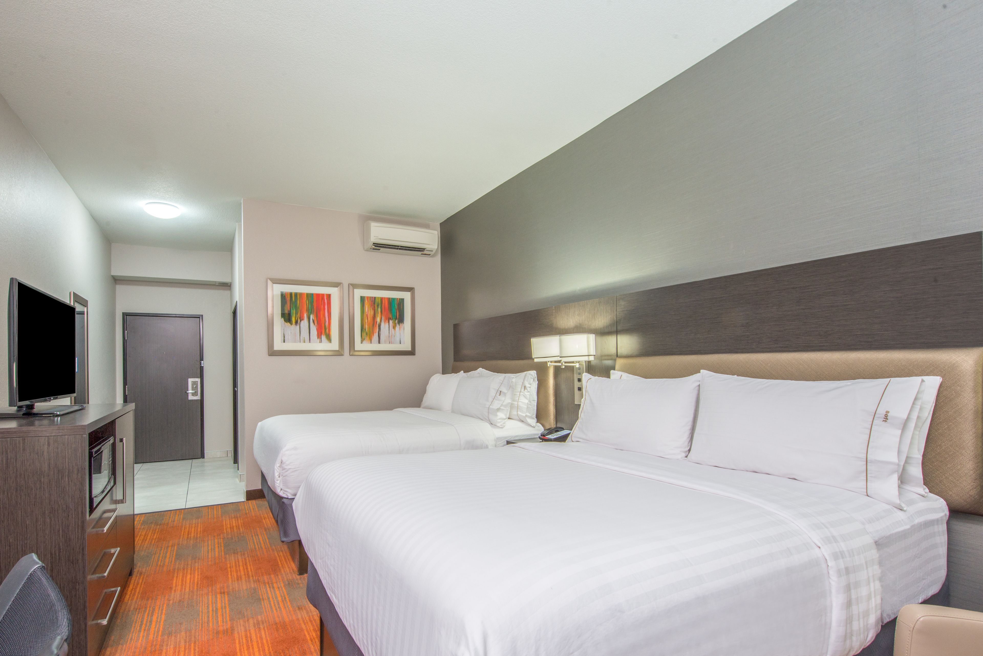 Holiday Inn Express & Suites Shawnee Kansas City West