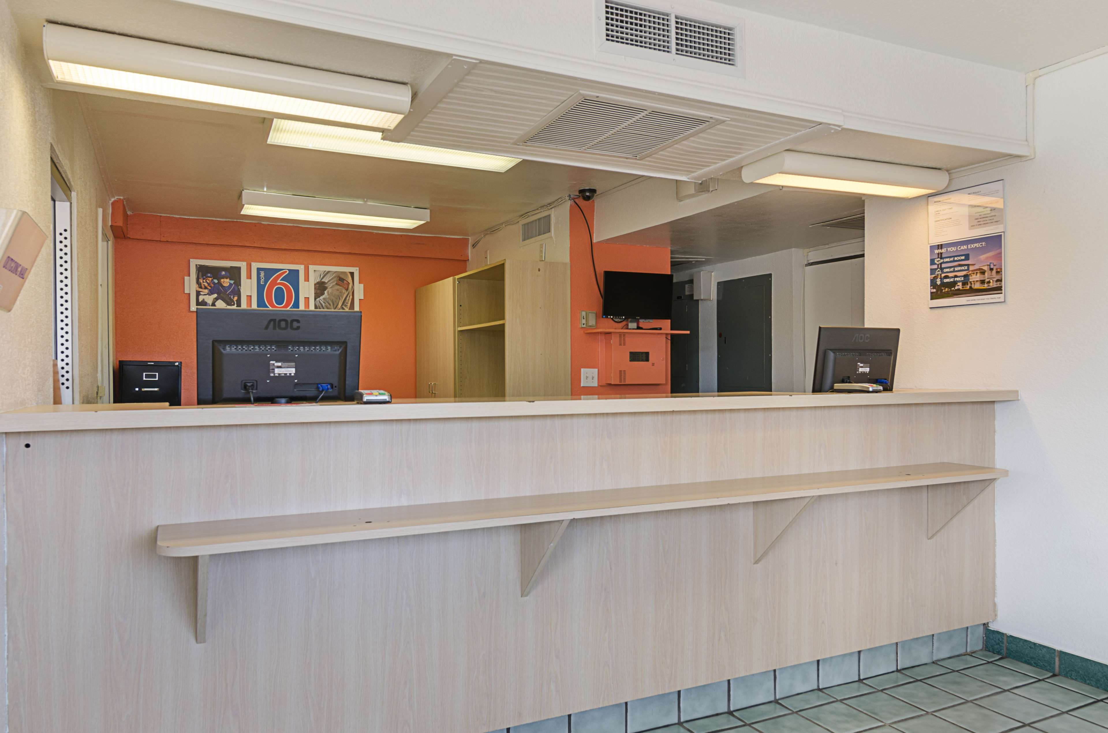 Motel 6 Topeka Northwest