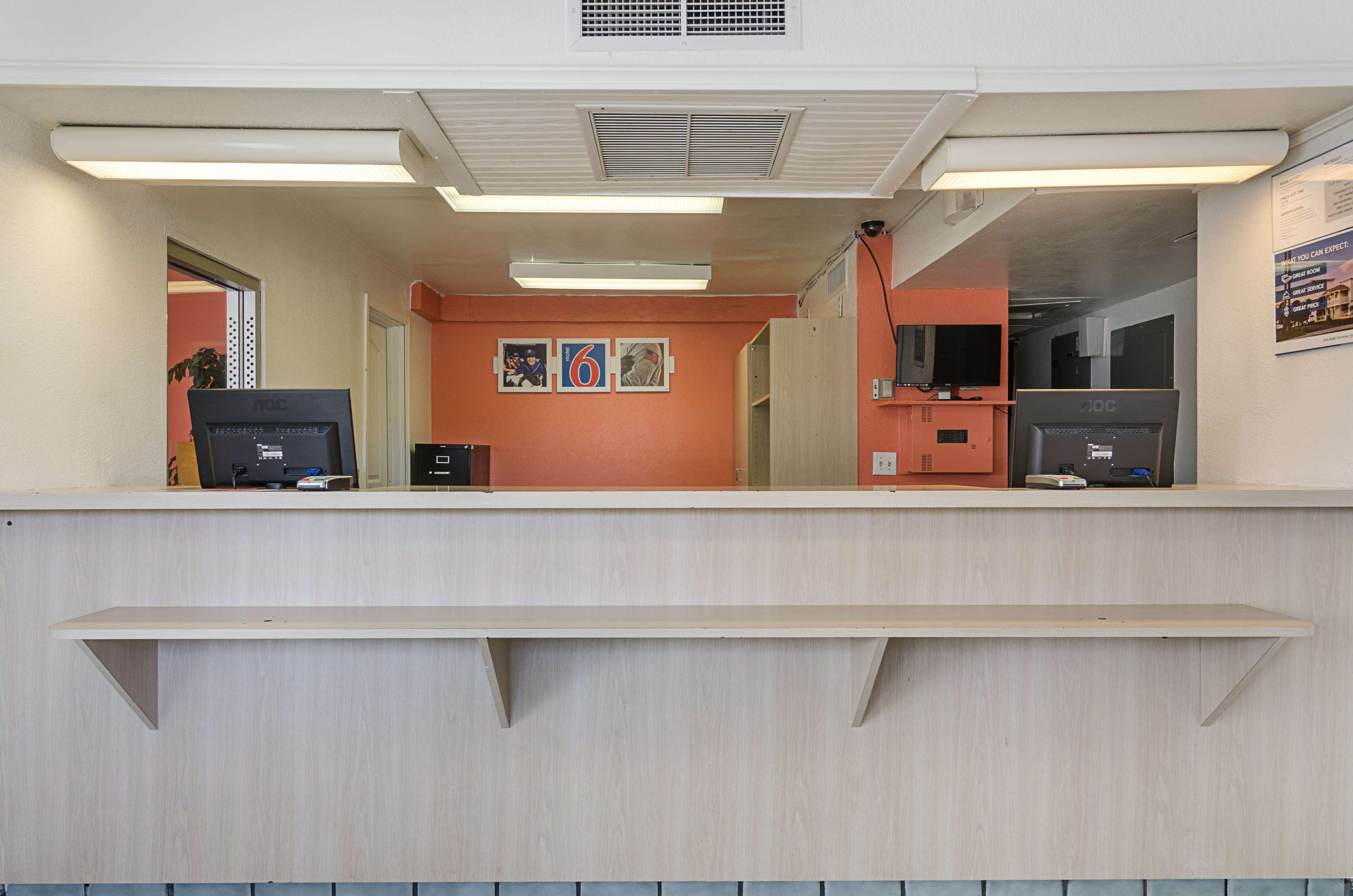 Motel 6 Topeka Northwest