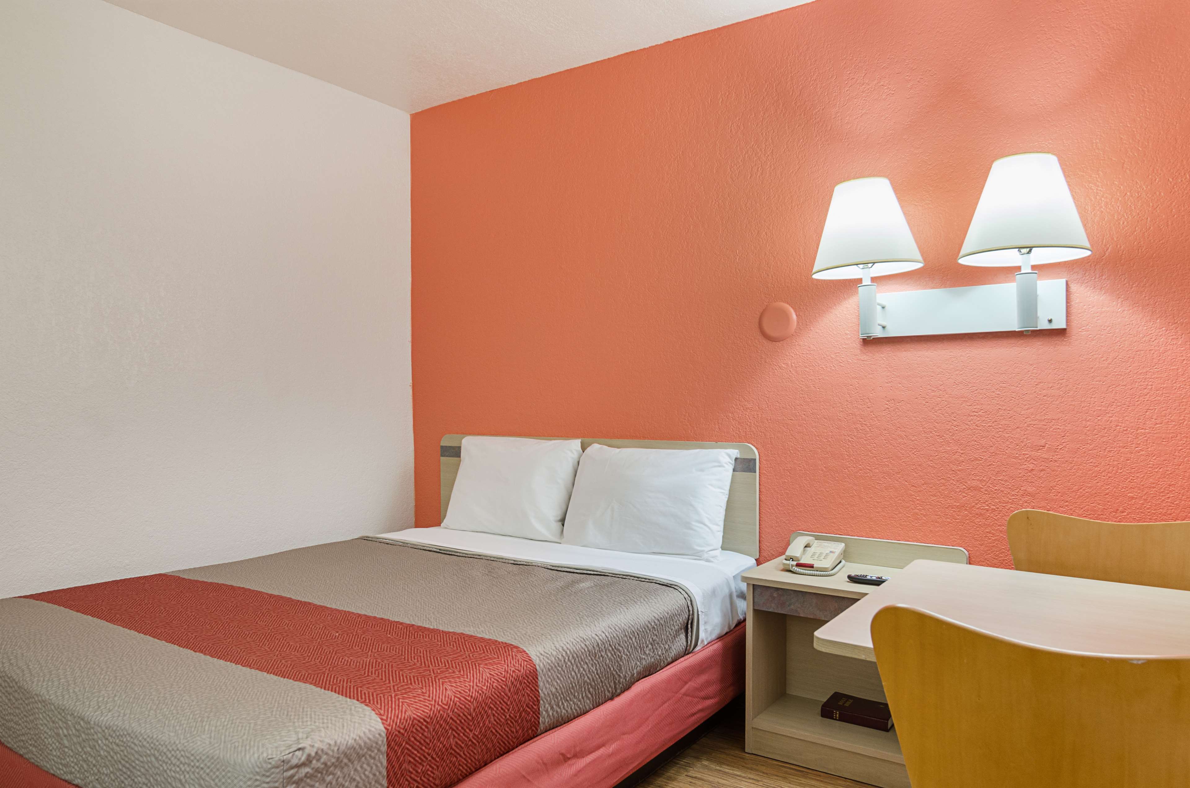 Motel 6 Topeka Northwest