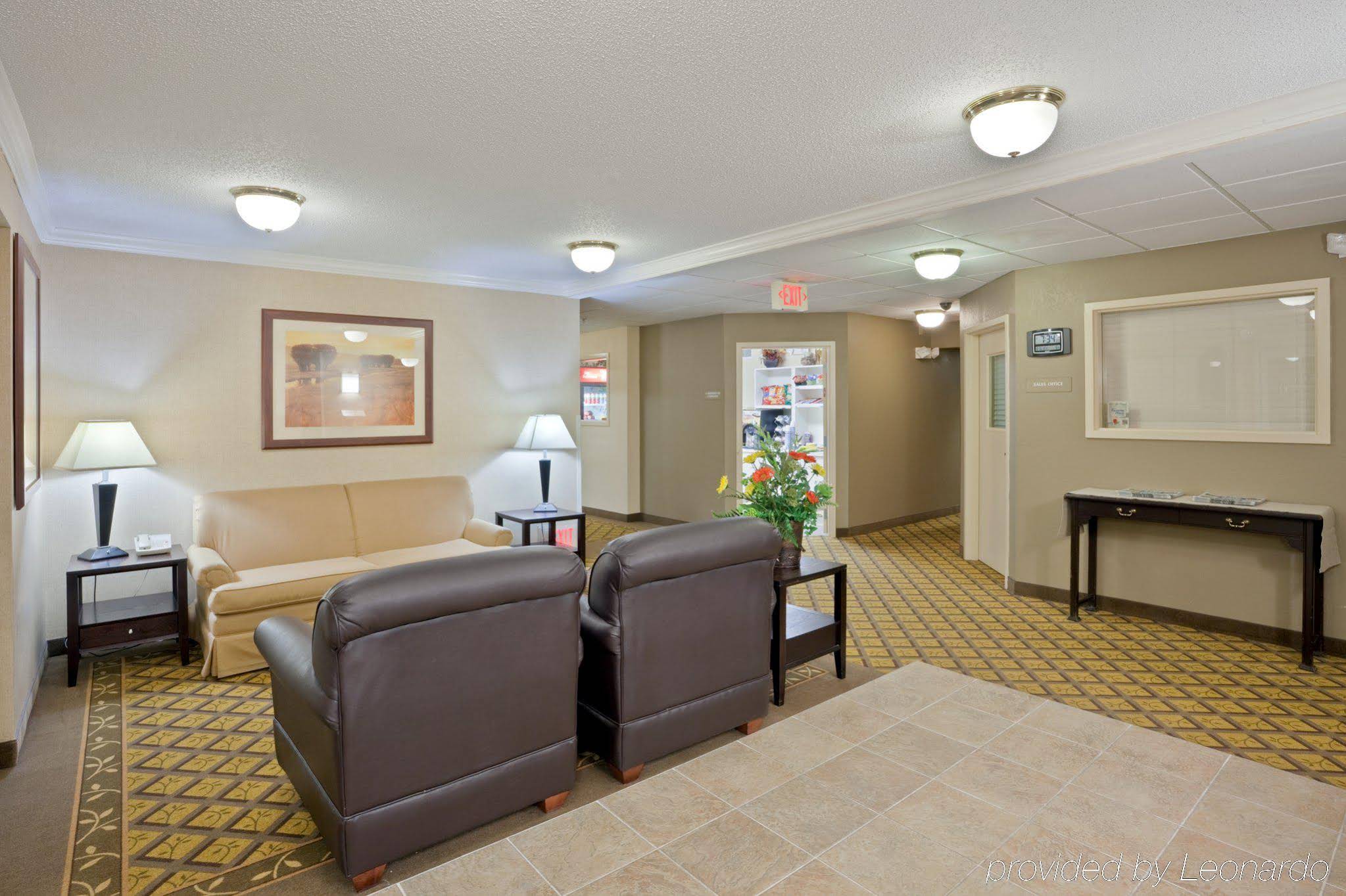 Candlewood Suites Topeka West