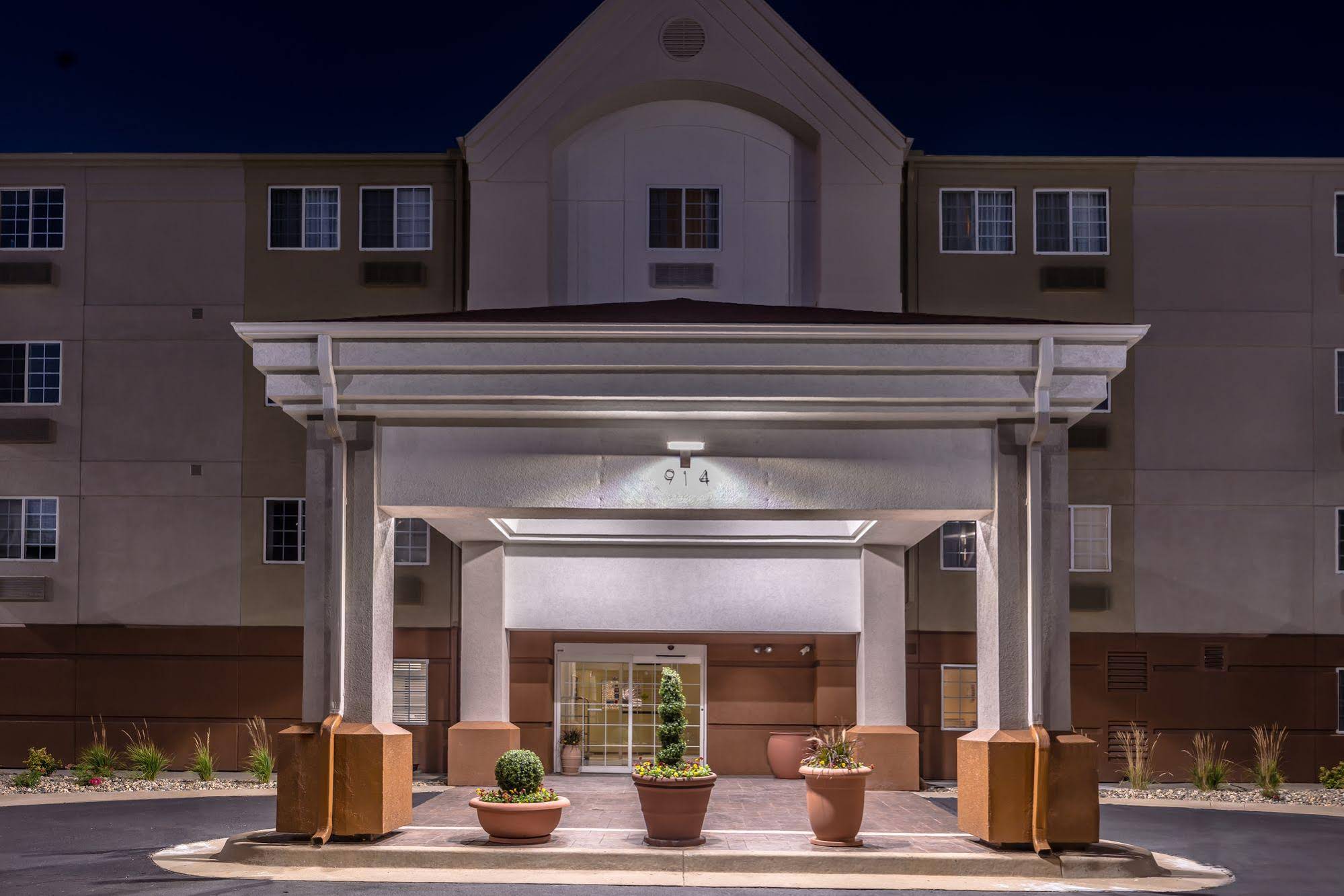 Candlewood Suites Topeka West
