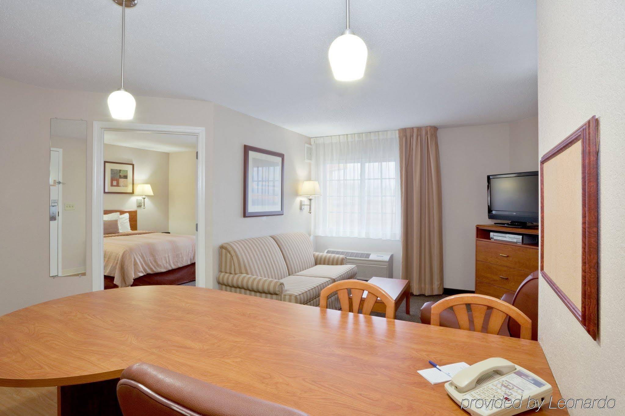 Candlewood Suites Topeka West