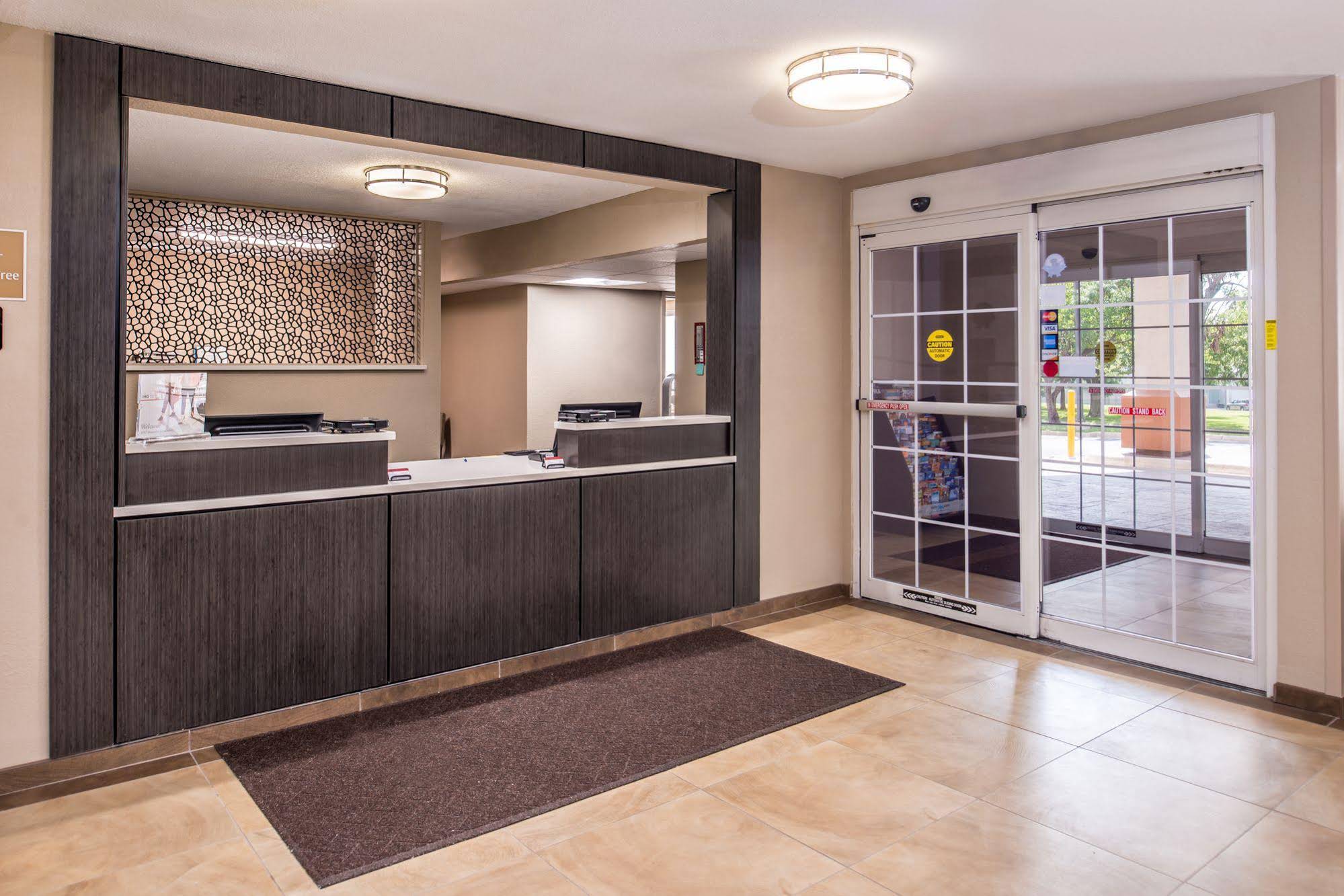 Candlewood Suites Topeka West
