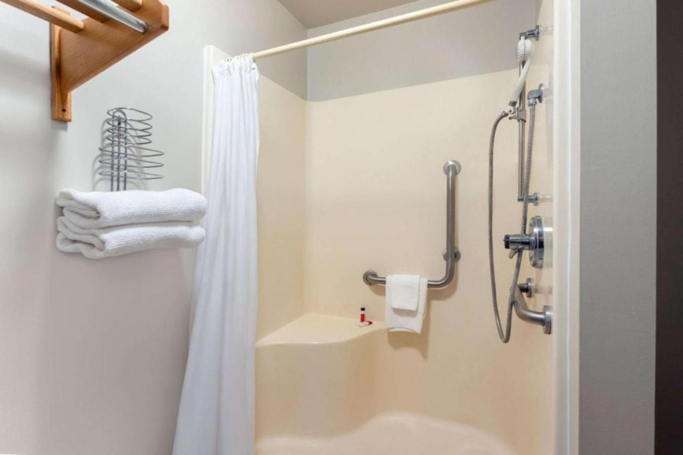 Travelodge by Wyndham Wellington KS