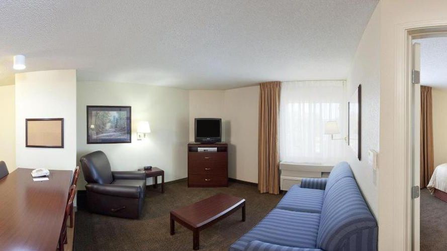 Sonesta Simply Suites Wichita Airport