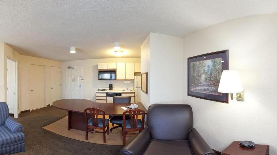 Sonesta Simply Suites Wichita Airport
