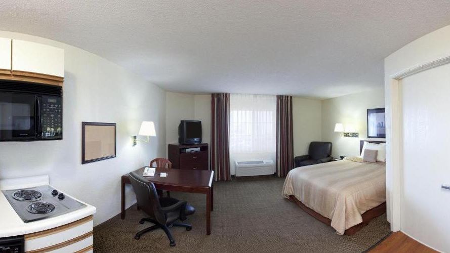 Sonesta Simply Suites Wichita Airport