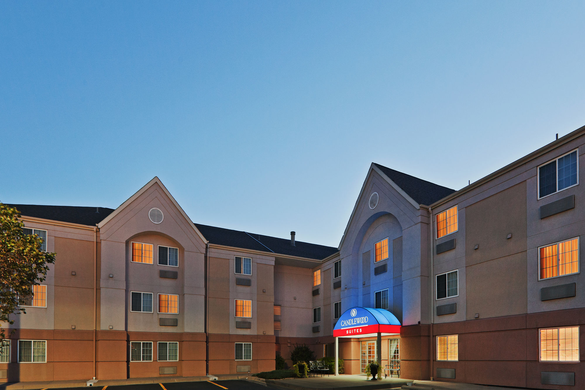 Sonesta Simply Suites Wichita Airport