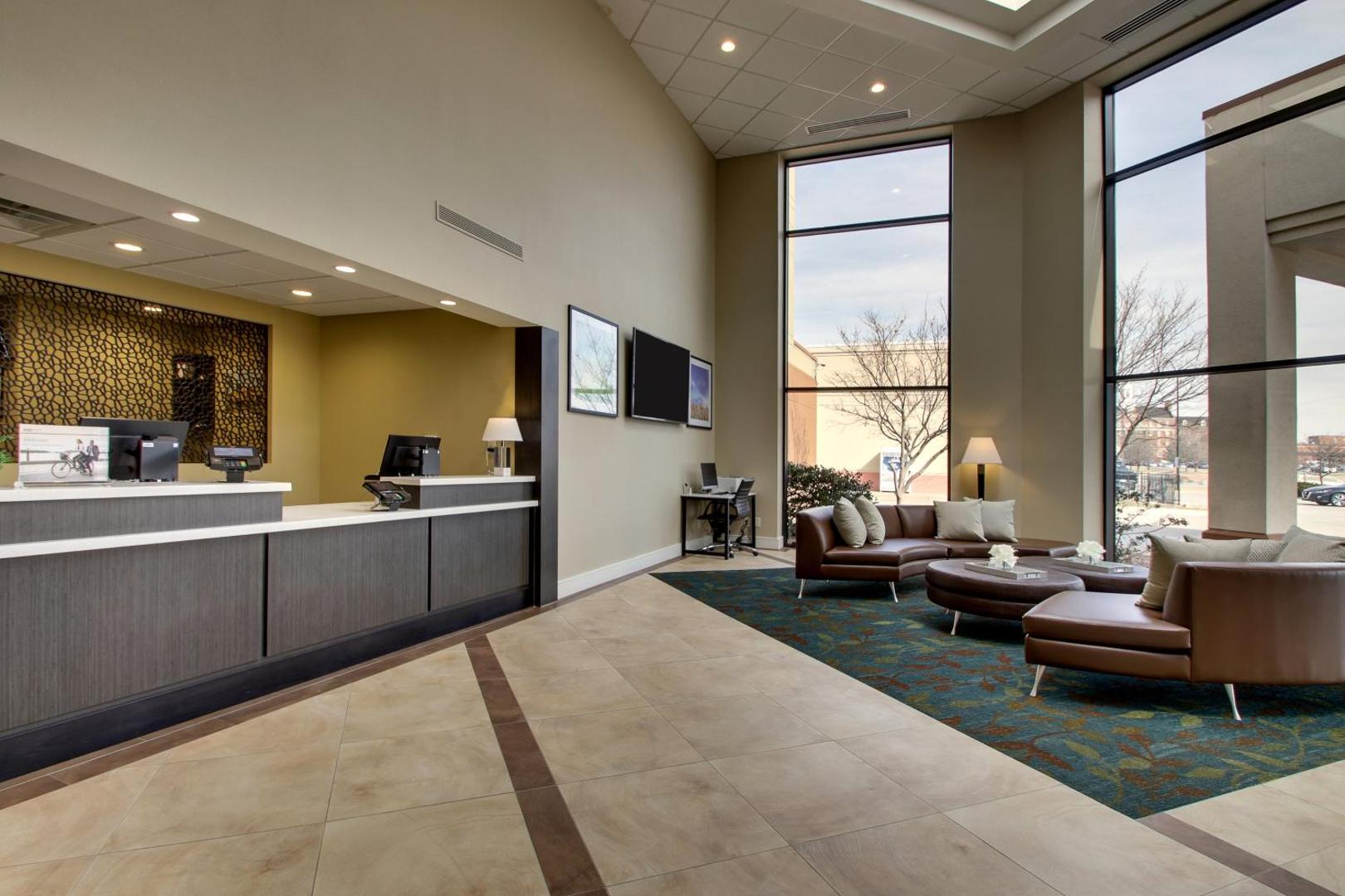 Candlewood Suites Wichita East