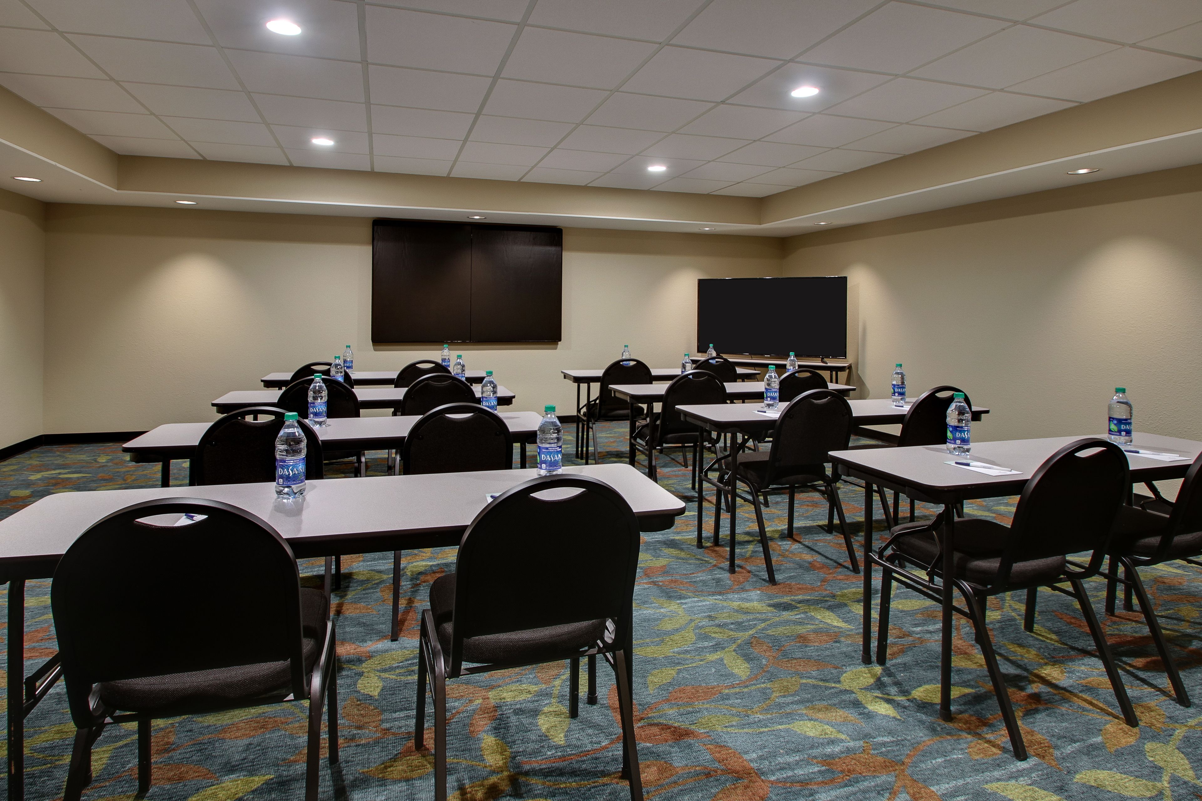 Candlewood Suites Wichita East