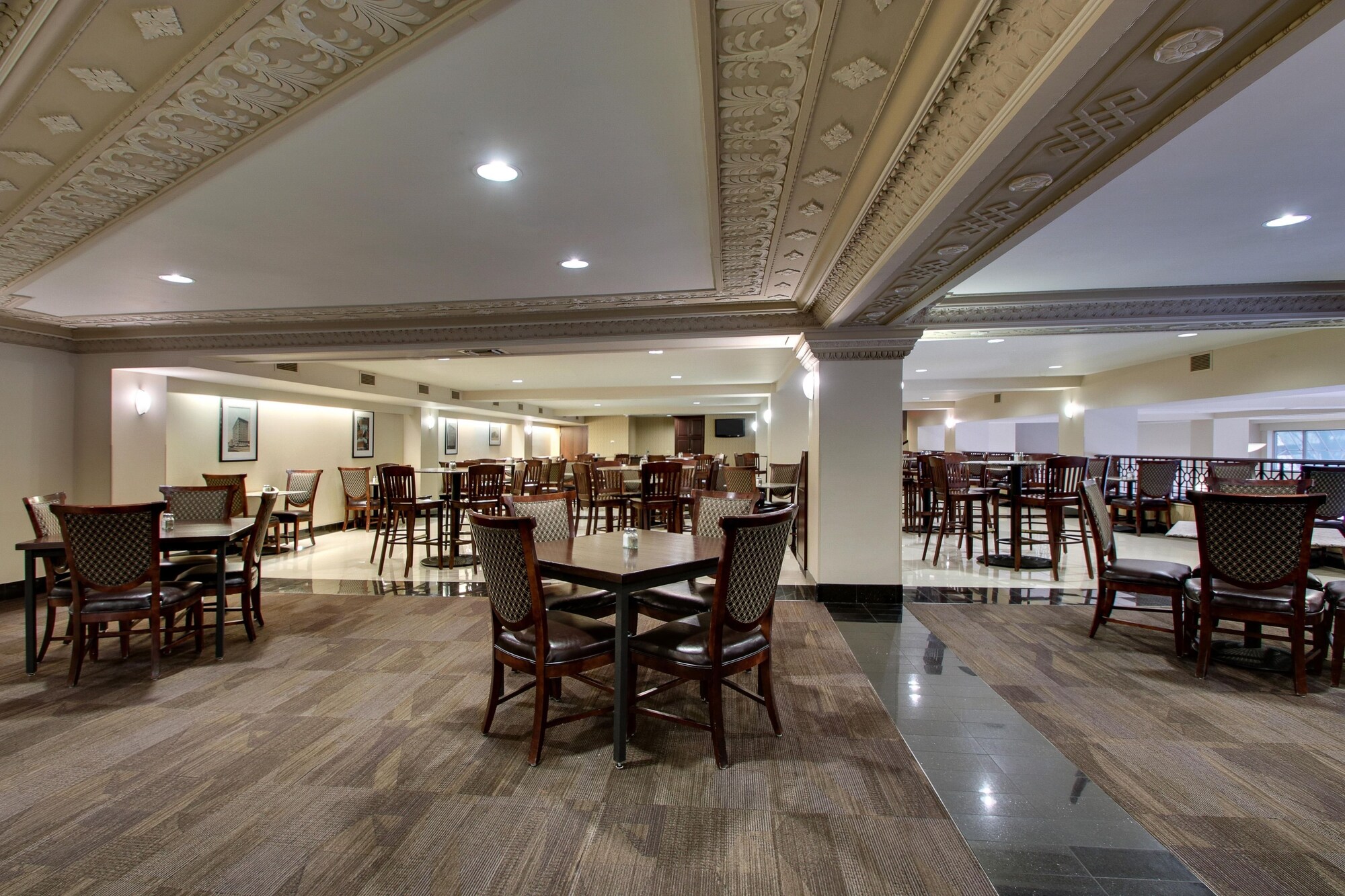 Drury Plaza Hotel Broadview Wichita