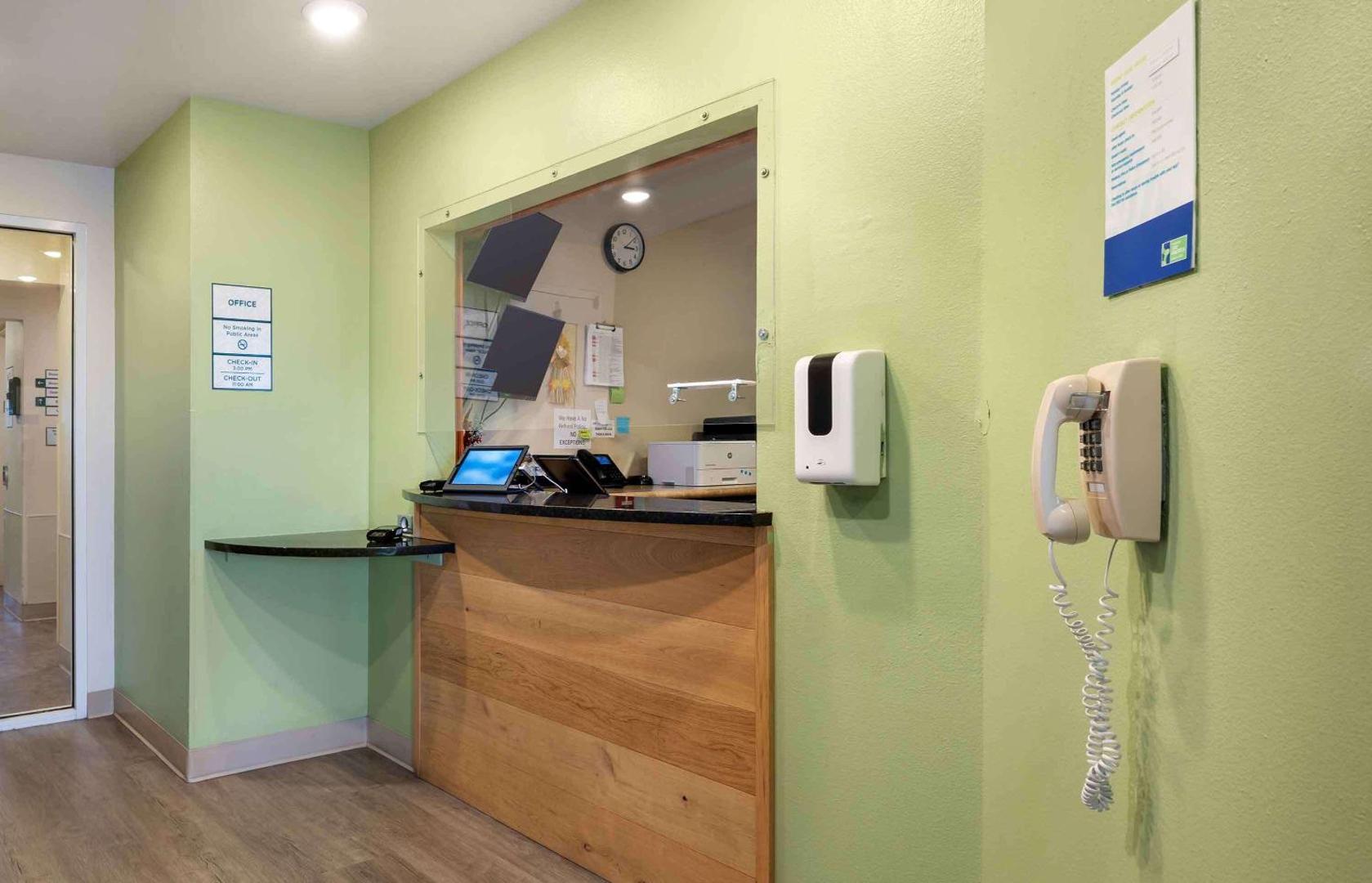 Extended Stay America Select Suites Wichita Airport