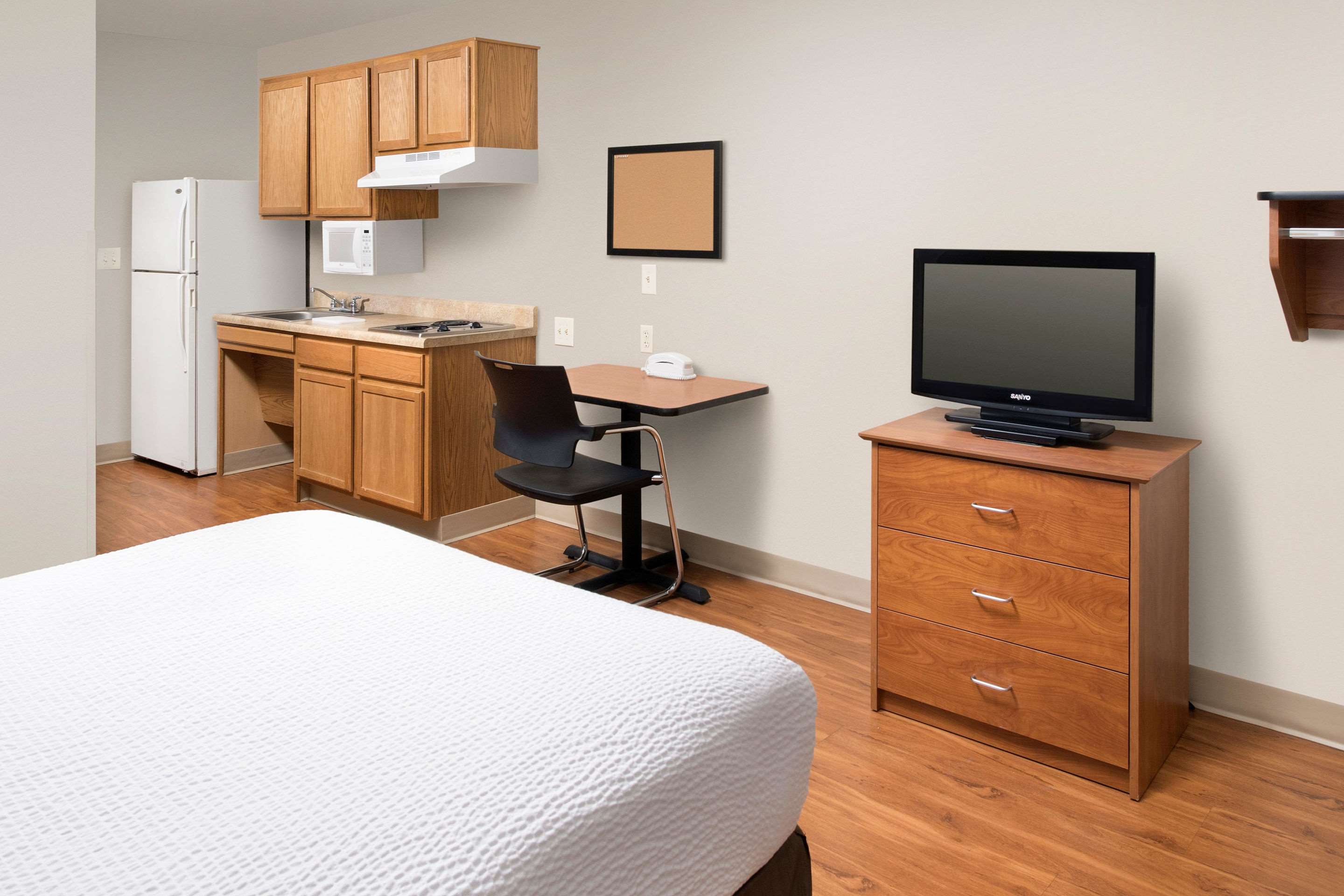 Extended Stay America Select Suites Wichita Airport