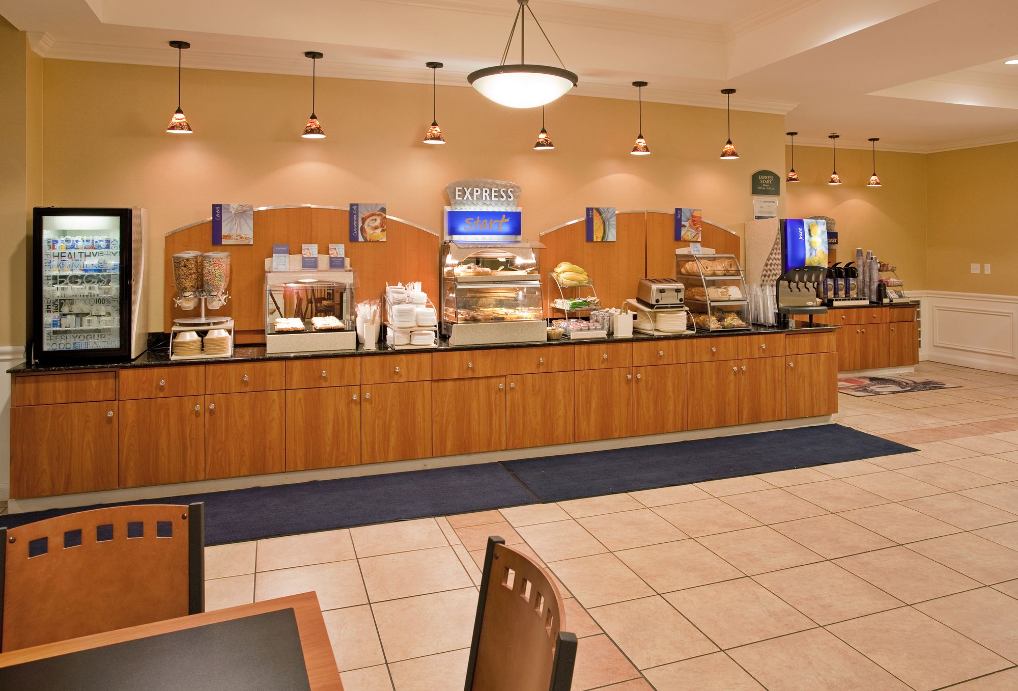 Holiday Inn Express Hotel & Suites Wichita Airport
