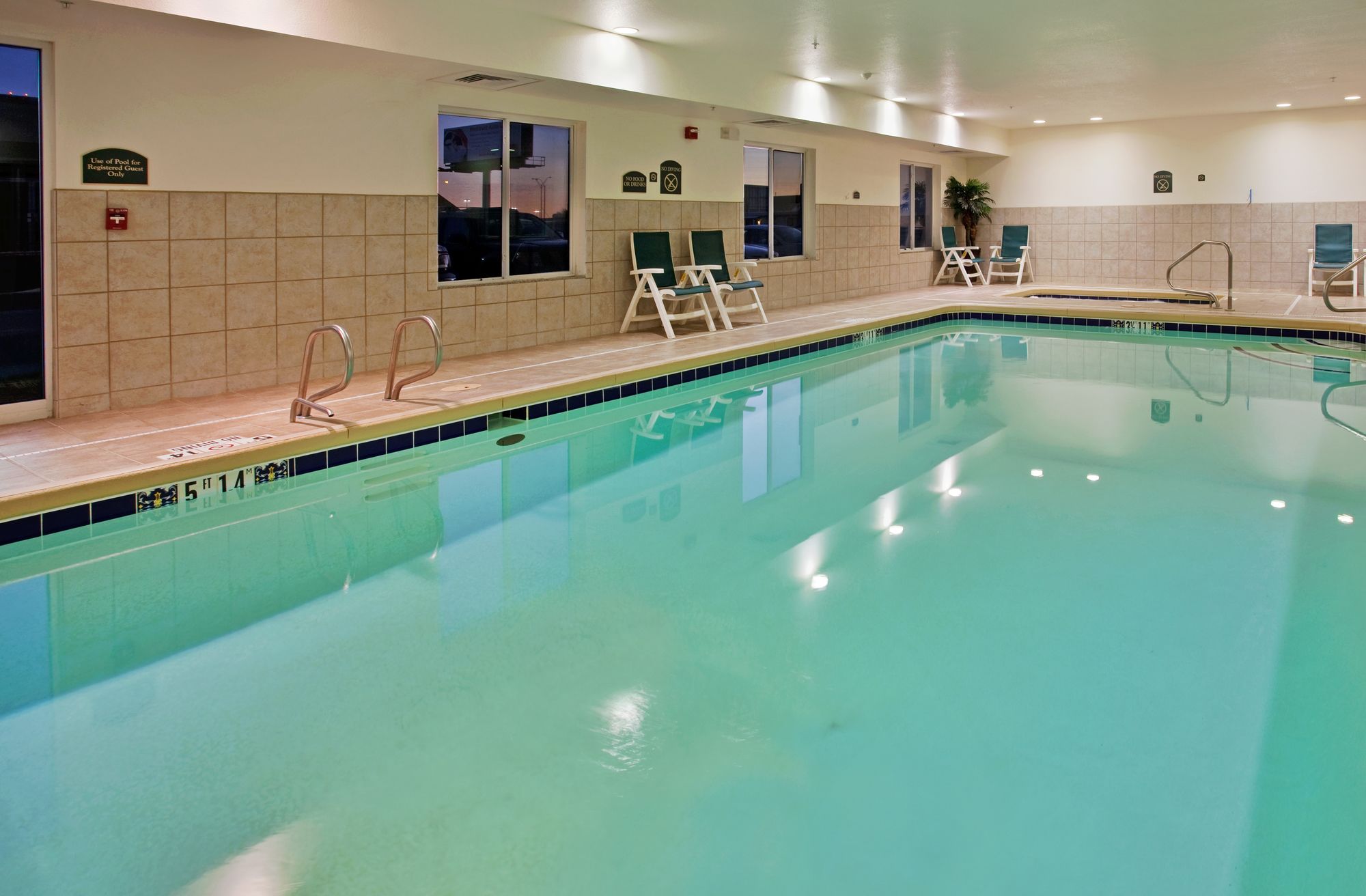 Holiday Inn Express Hotel & Suites Wichita Airport