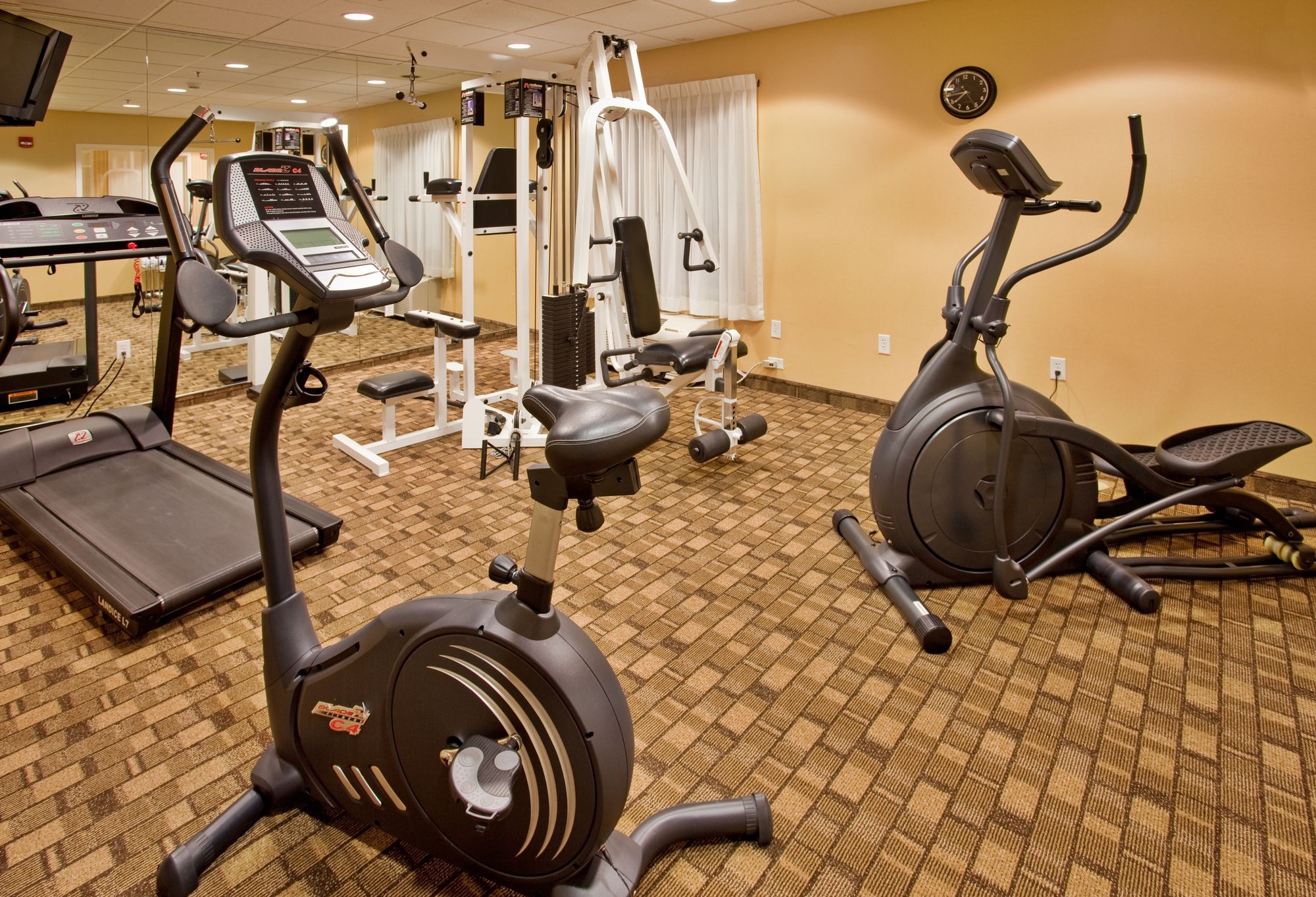 Holiday Inn Express Hotel & Suites Wichita Airport