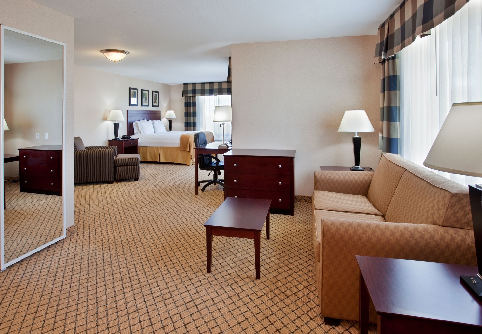 Holiday Inn Express Hotel & Suites Wichita Airport