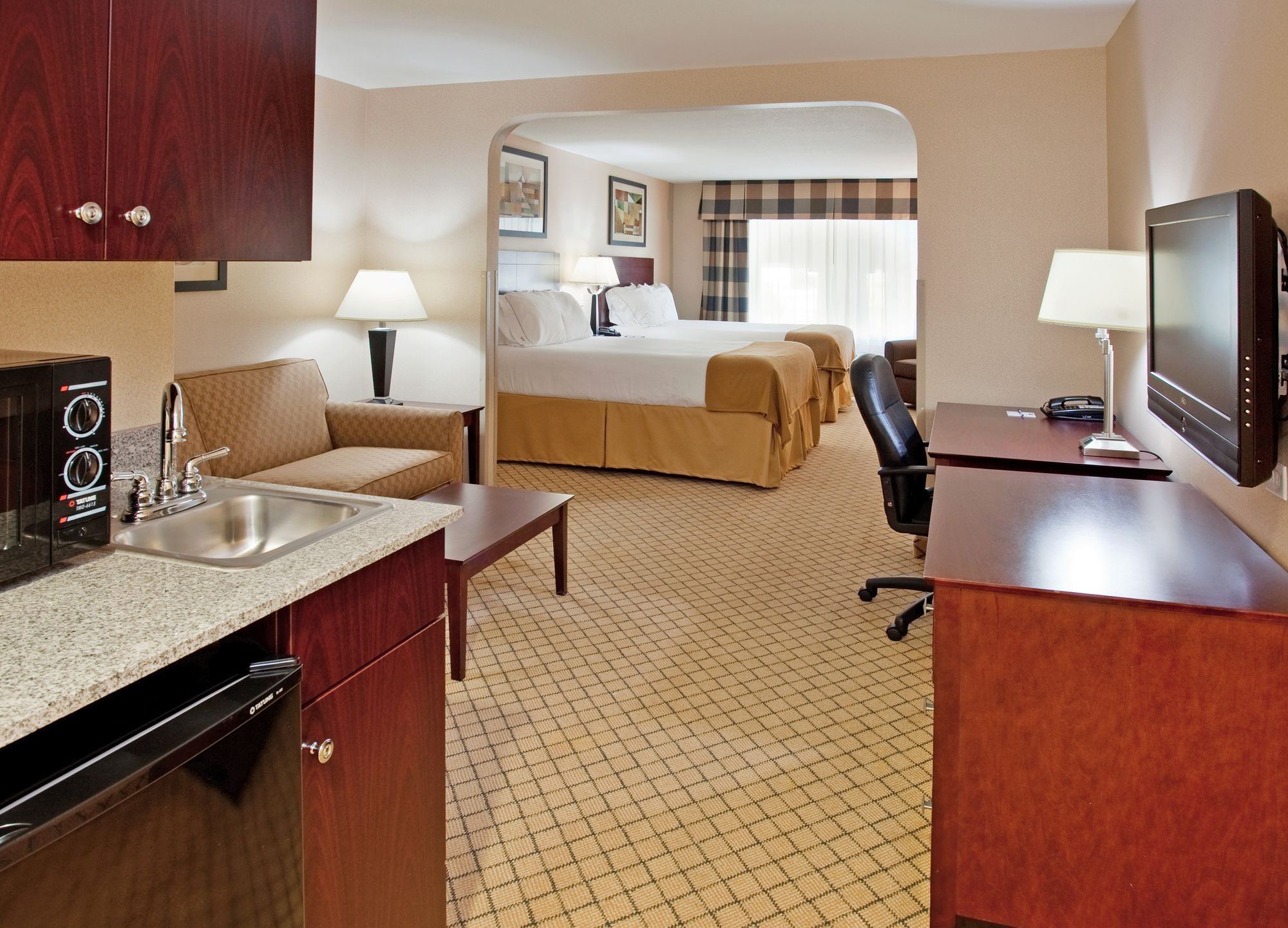 Holiday Inn Express Hotel & Suites Wichita Airport