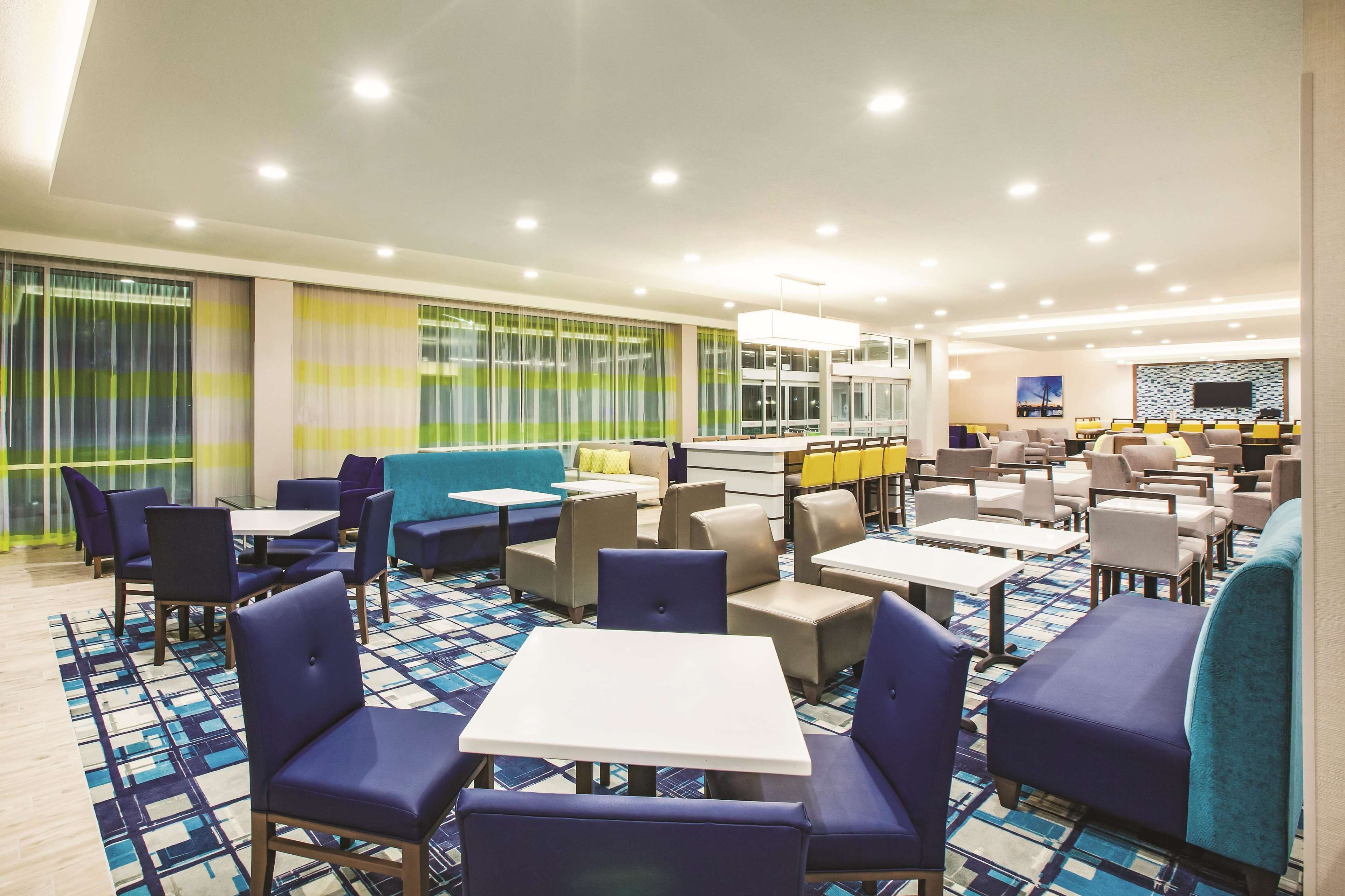 La Quinta Inn & Suites by Wyndham Wichita Northeast
